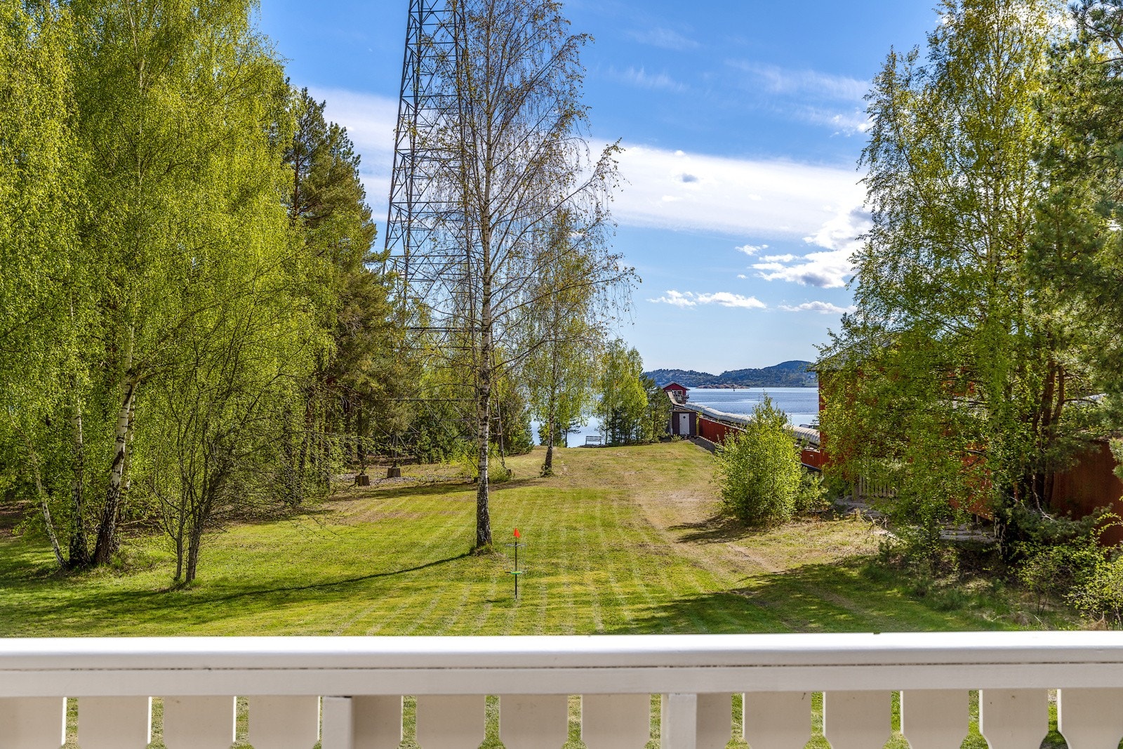Utsikt fra terrassen til hytta Galleribilde