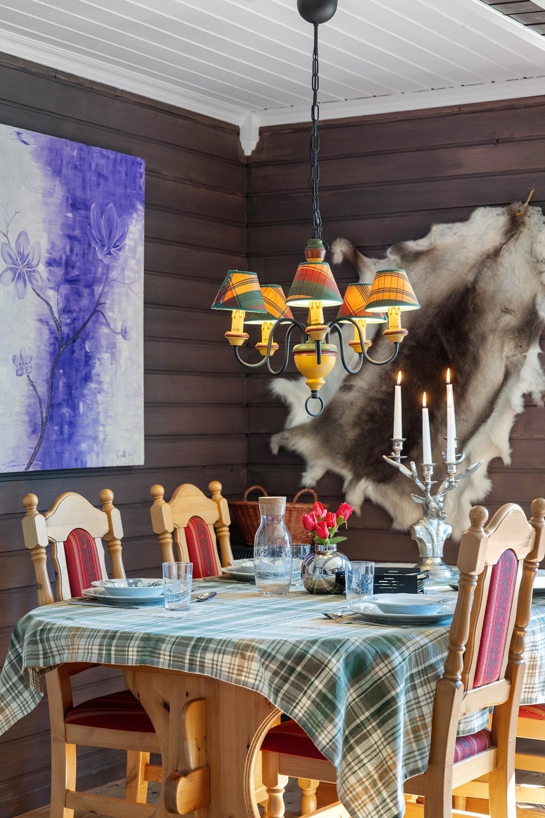 God plass for langbord og hyggelige måltider med familie og venner. Galleribilde