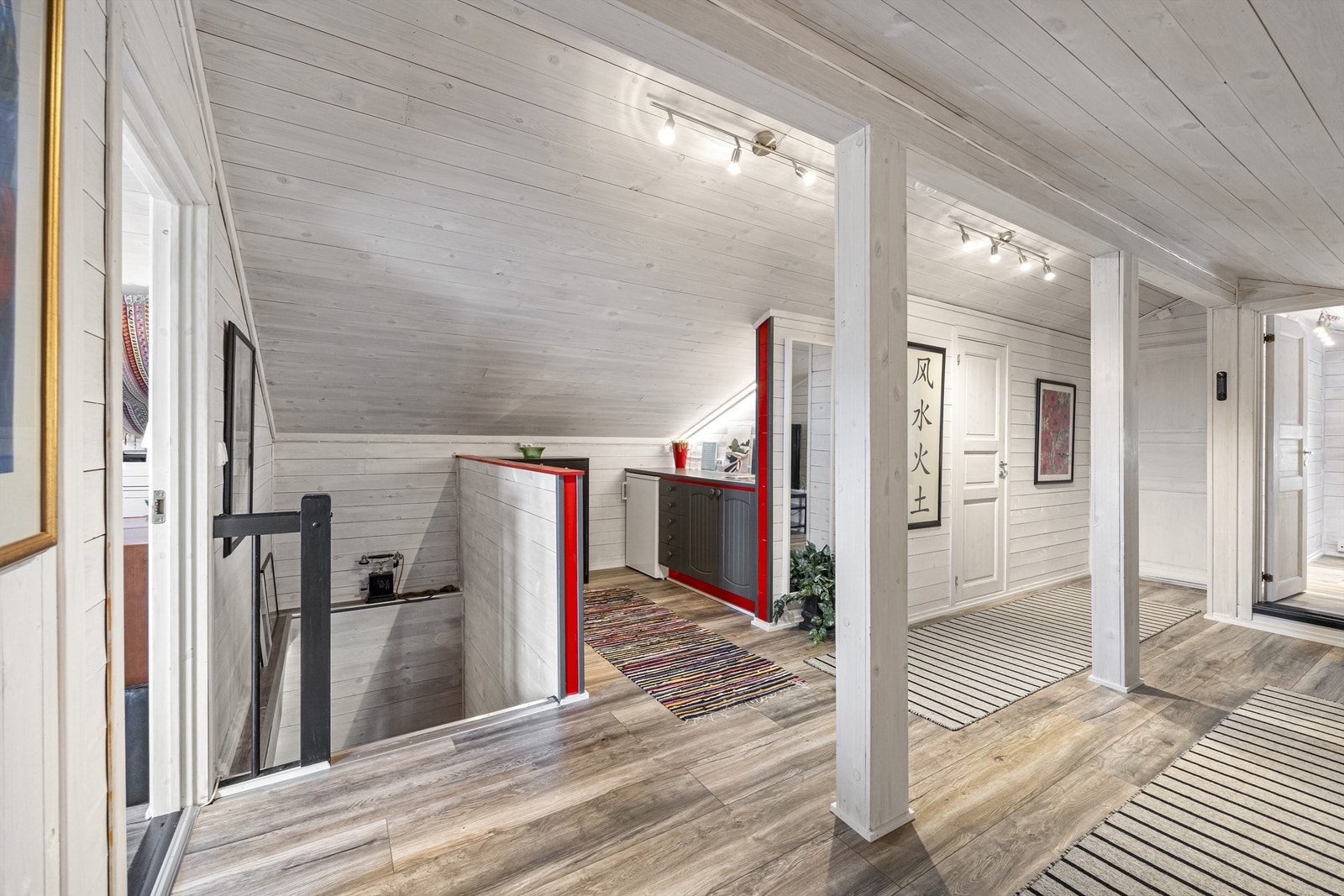 Stue/tekjøkken over garasjen. Galleribilde