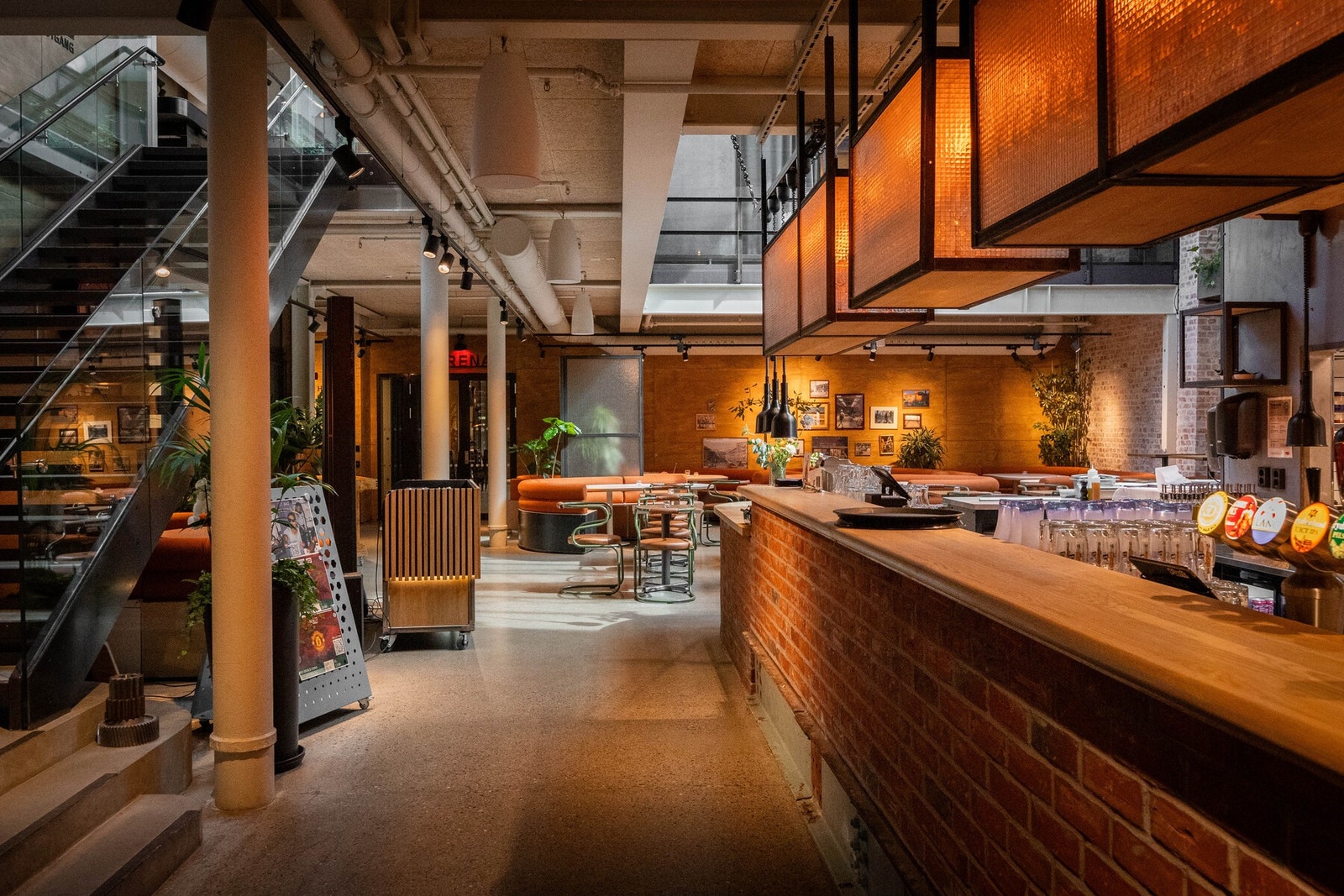 Oslos storstue med restaurant, bar og vinbar. Galleribilde