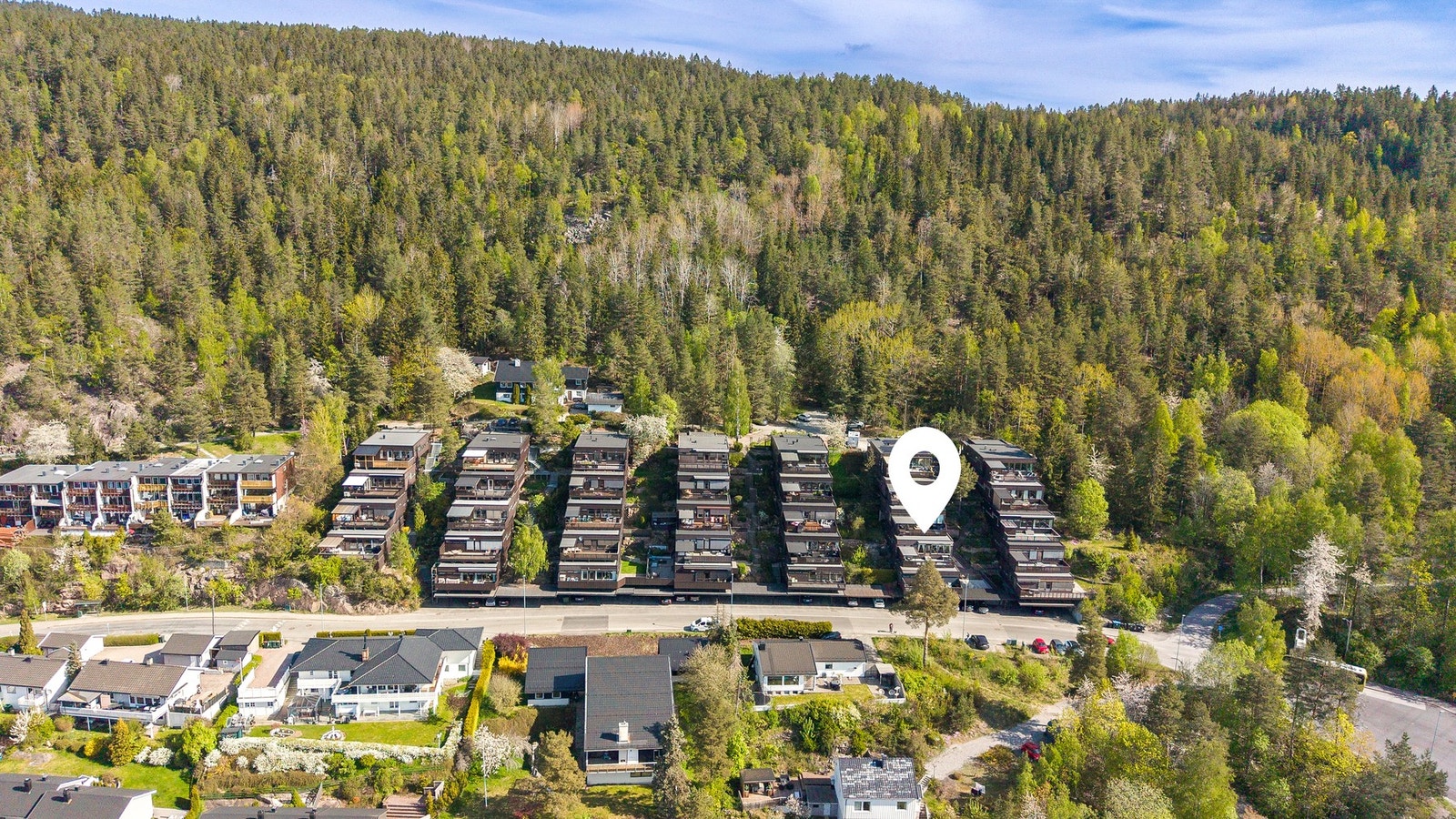 Øverst på Åssiden bor du i et stille og barnevennlig område, med marka og flotte turstier rett utenfor døren samt oppkjørte langrennsløyper bare 200 meter unna Galleribilde