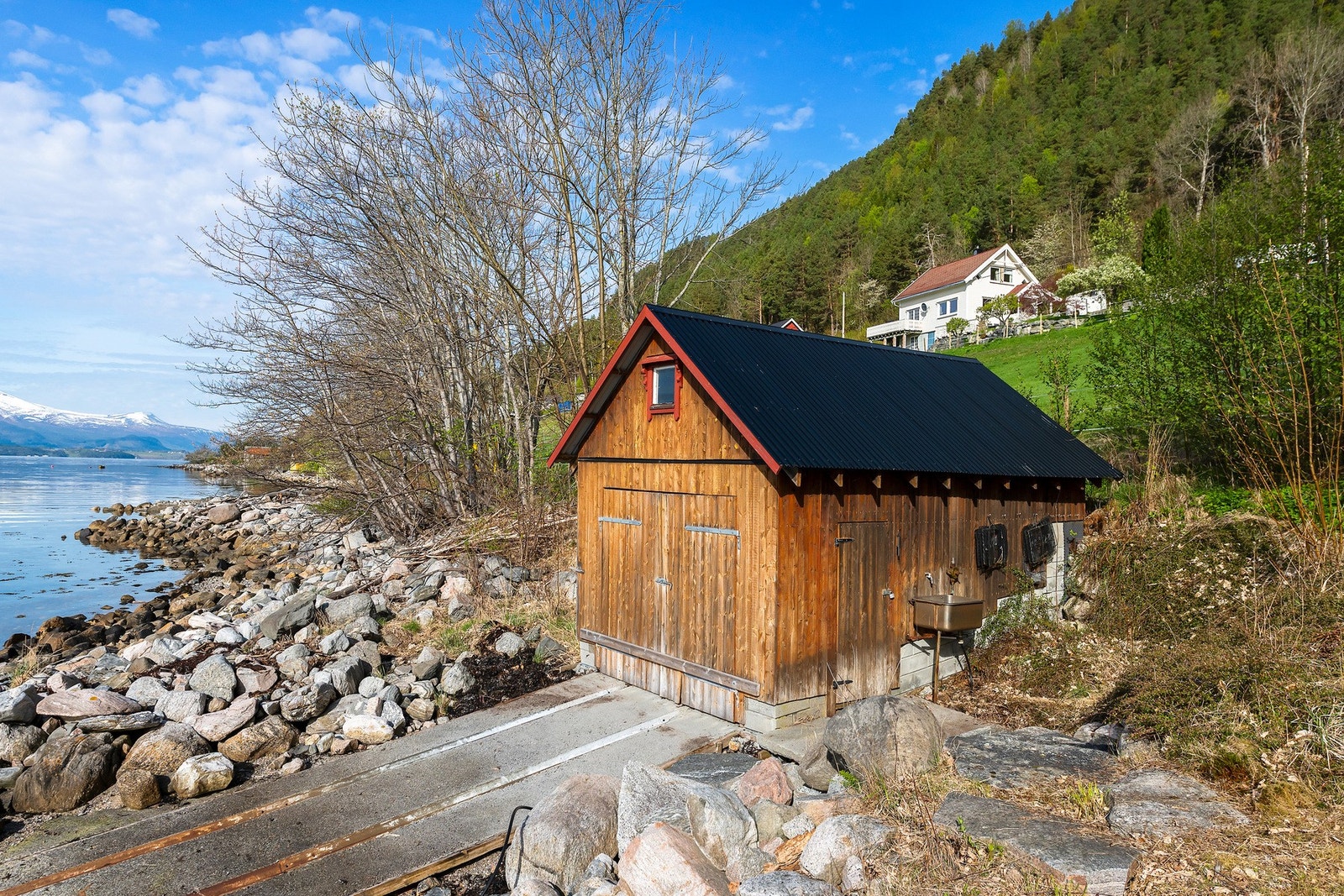 Naust med stø Galleribilde