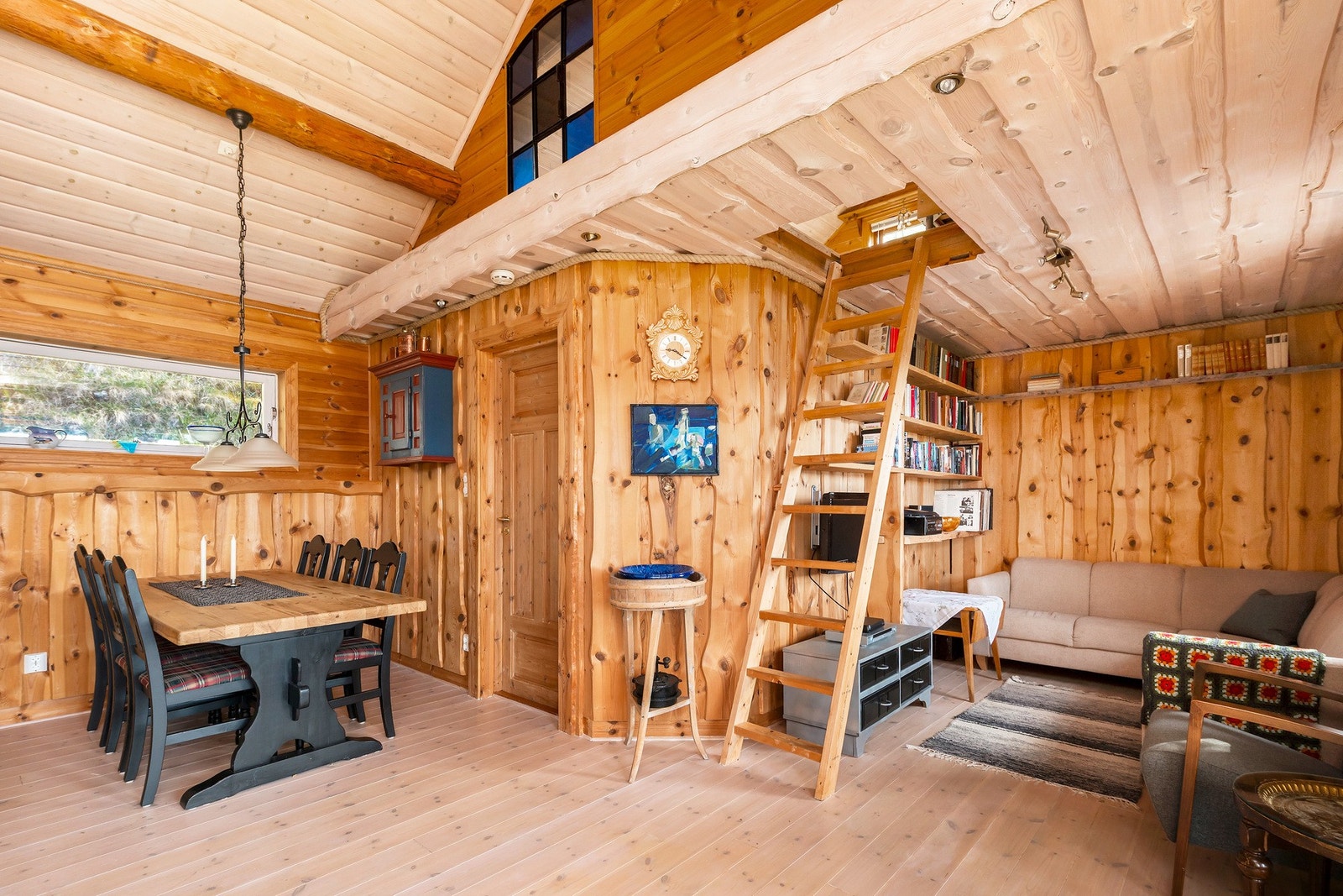 Stuen har en hems på hver side Galleribilde