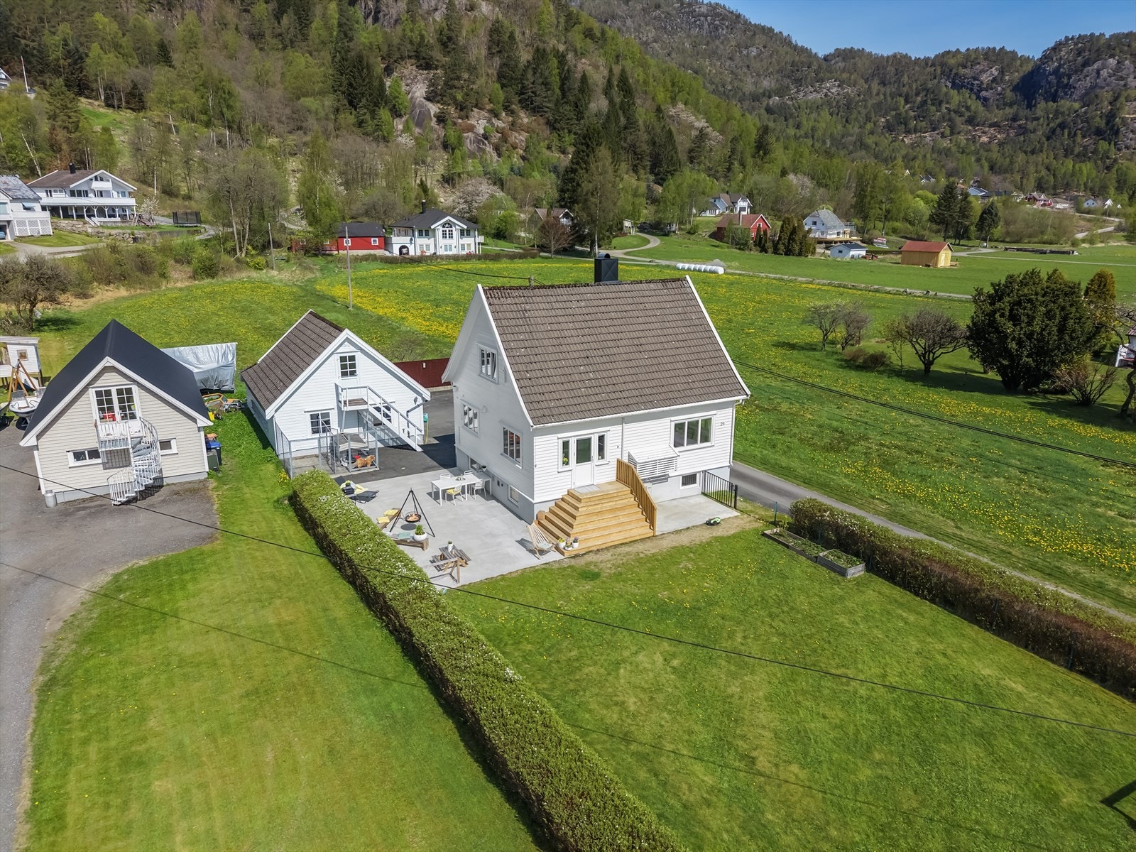 Eiendommen består av gnr. 113 bnr. 127 og gnr. 113 bnr. 128 Galleribilde