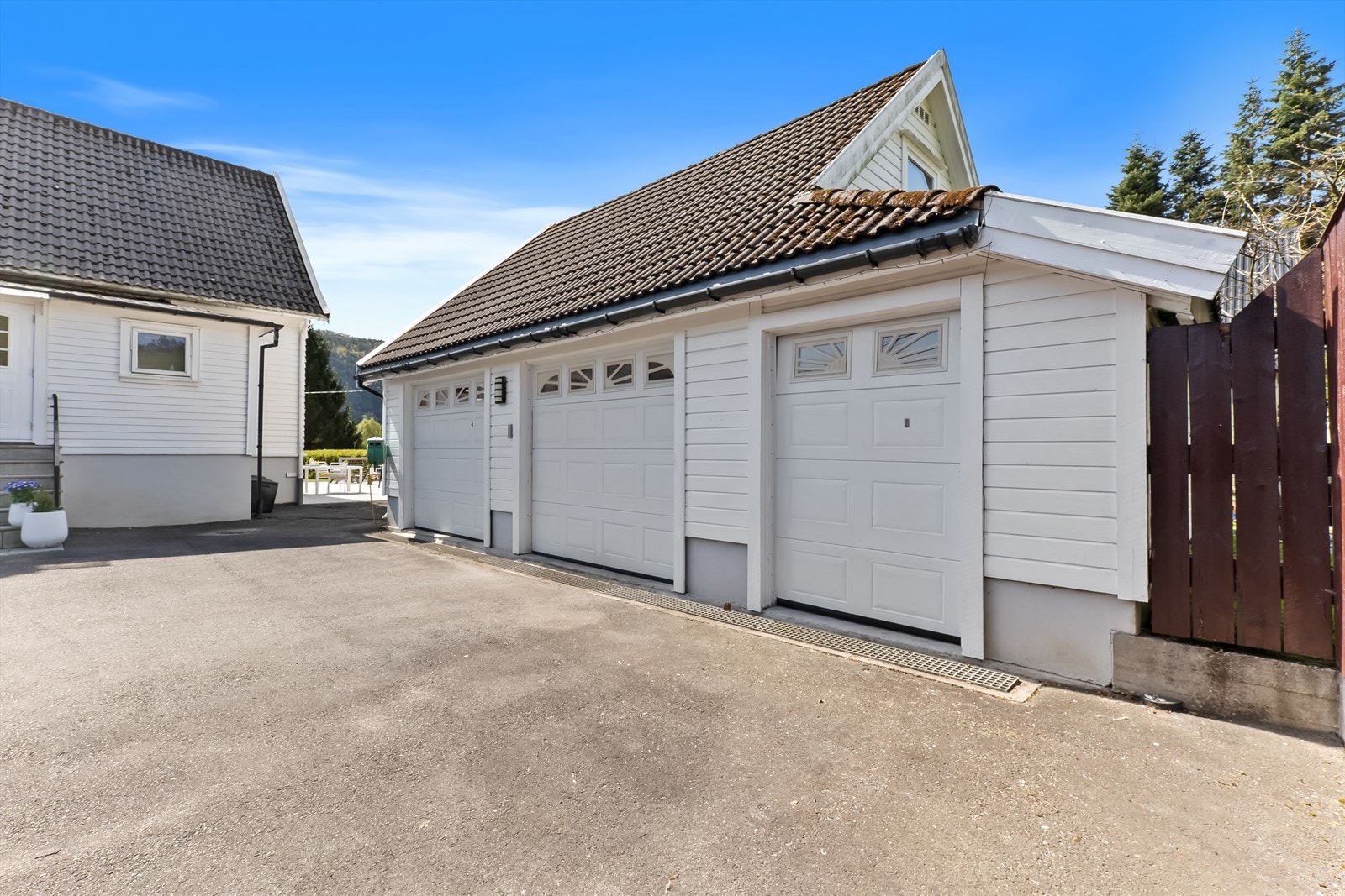 Garasje/ verksted med loft. Galleribilde