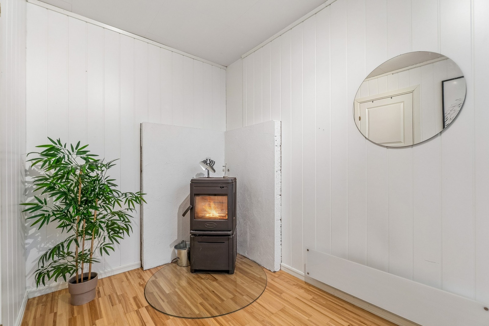 I underetasjen finner du også en vedovn for hygge og varme på kaldere årstider. Galleribilde