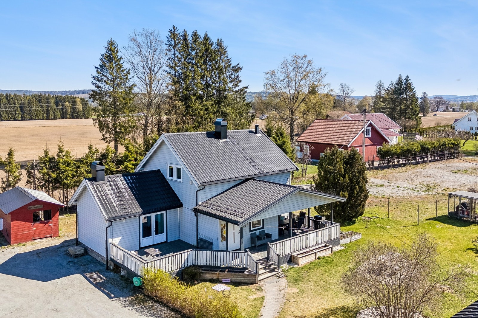 En sjarmerende enebolig med småbrukspreg i et attraktivt område i Eidsvoll kommune. Galleribilde