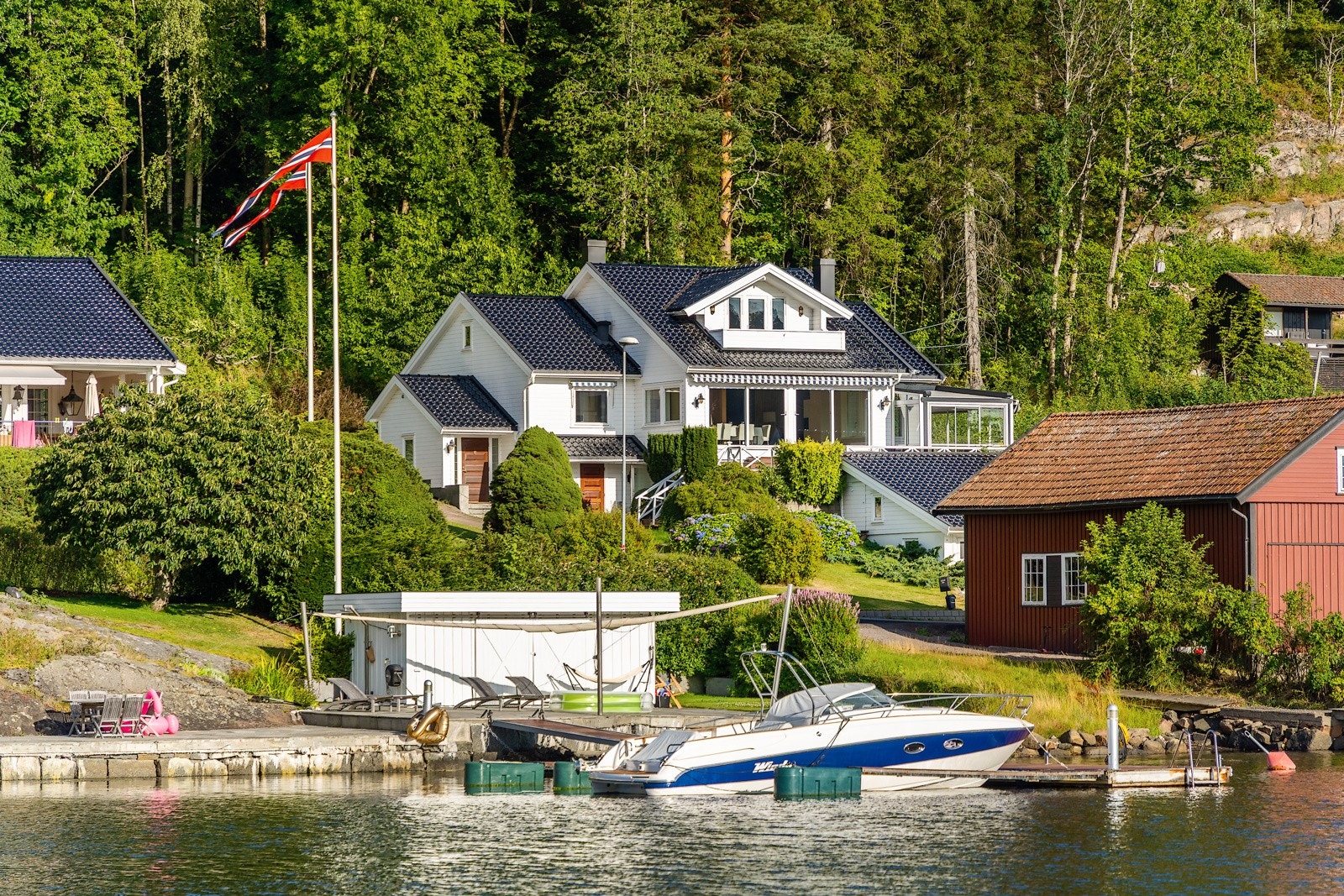Nydelig beliggende, vestvendt mot sjøen Galleribilde