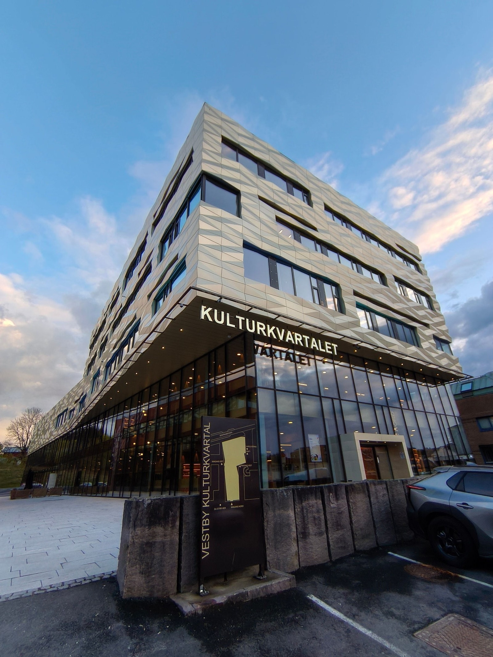 Kulturkvartalet med bl.a bibliotek og storsal med fremvisning av film og teater Galleribilde