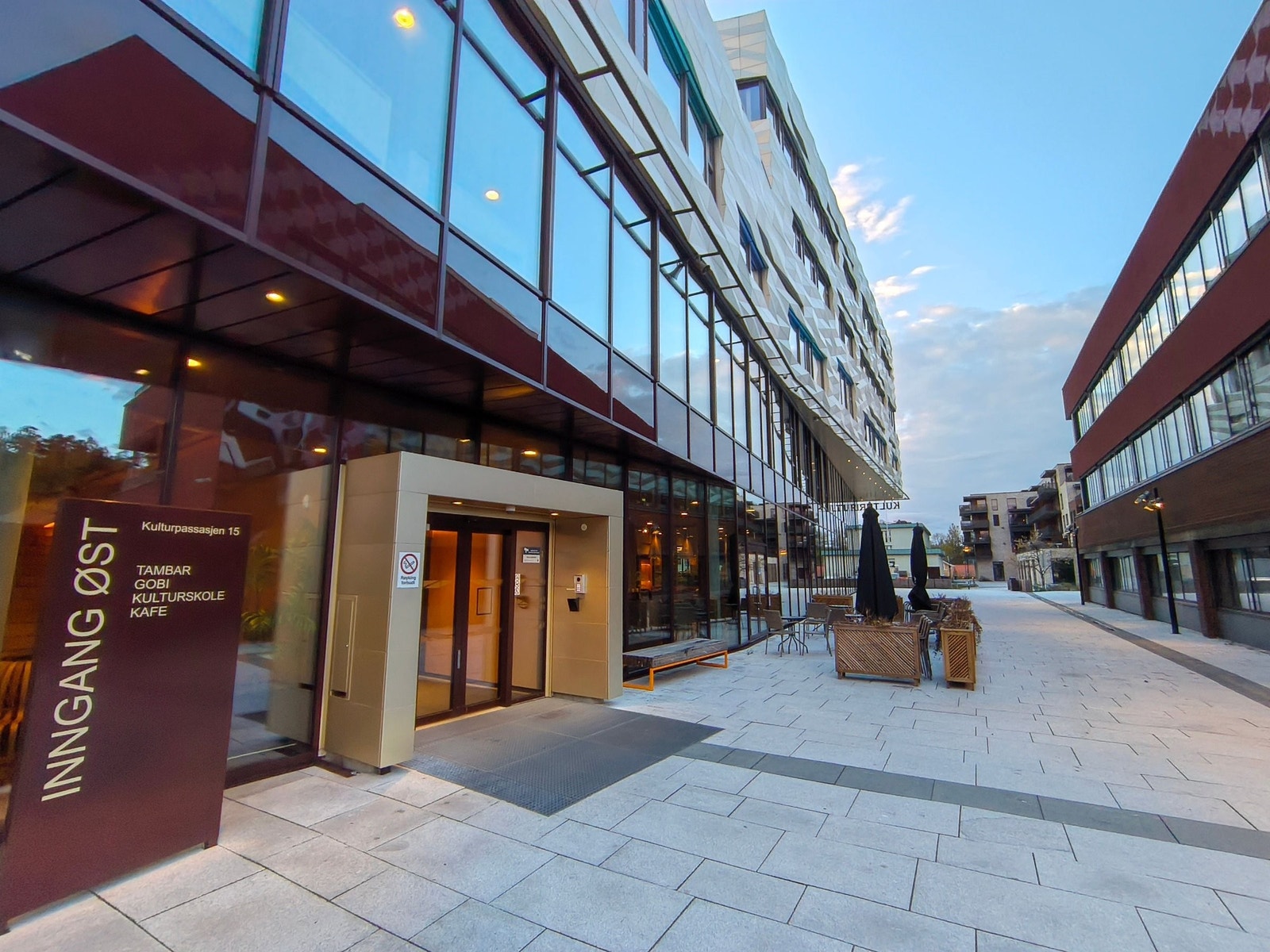 Kulturkvartalet har også en kafé med uteservering Galleribilde
