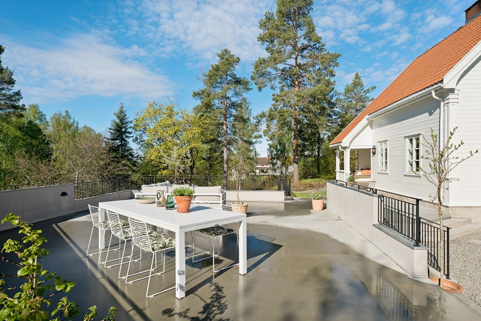 Attraktiv tomt på en høyde med sol fra tidlig morgen til sen kveld Galleribilde