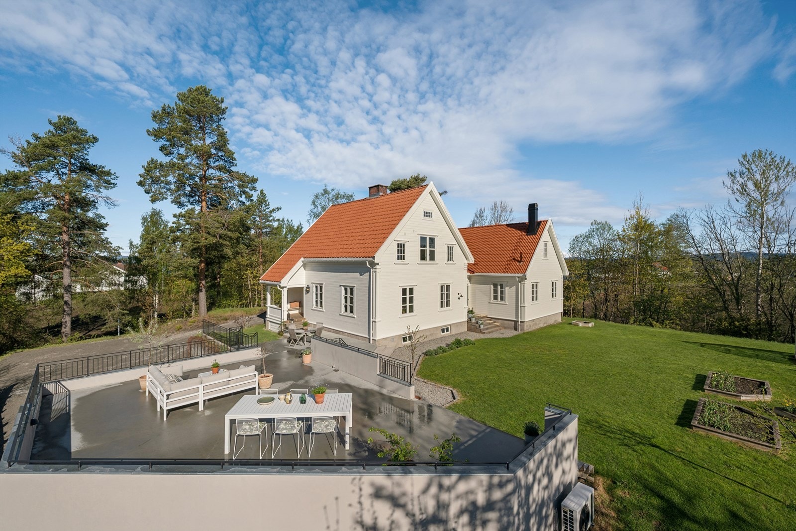 Boligen er betydelig oppgradert og modernisert både innvendig og utvendig. Galleribilde