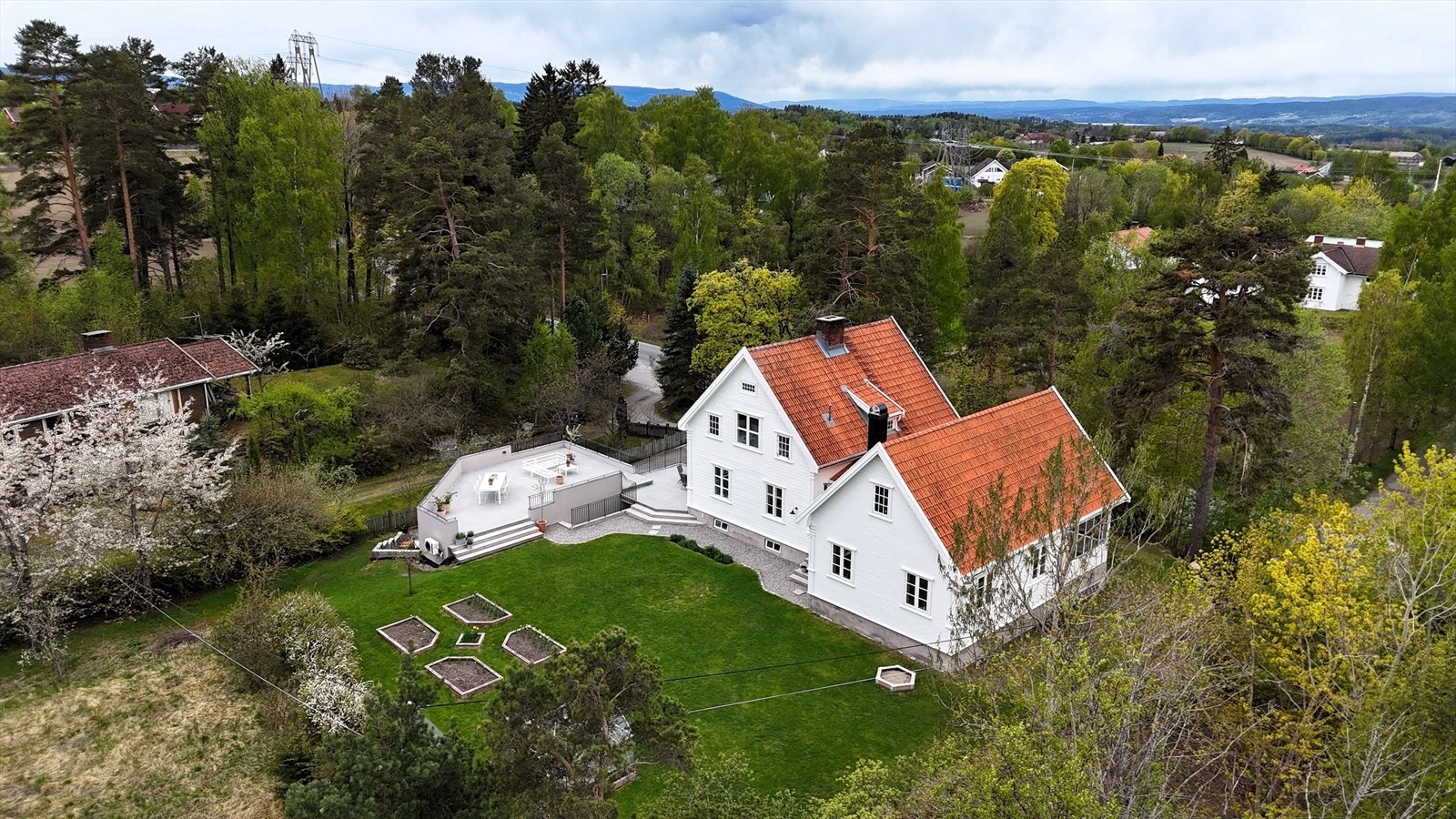 Flotte turmuligheter i nærområdet og kort vei til Ringkollen - innfallsporten til Nordmarka med sykkelstier, langrennsløyper og alpinbakke med terrengpark. Galleribilde