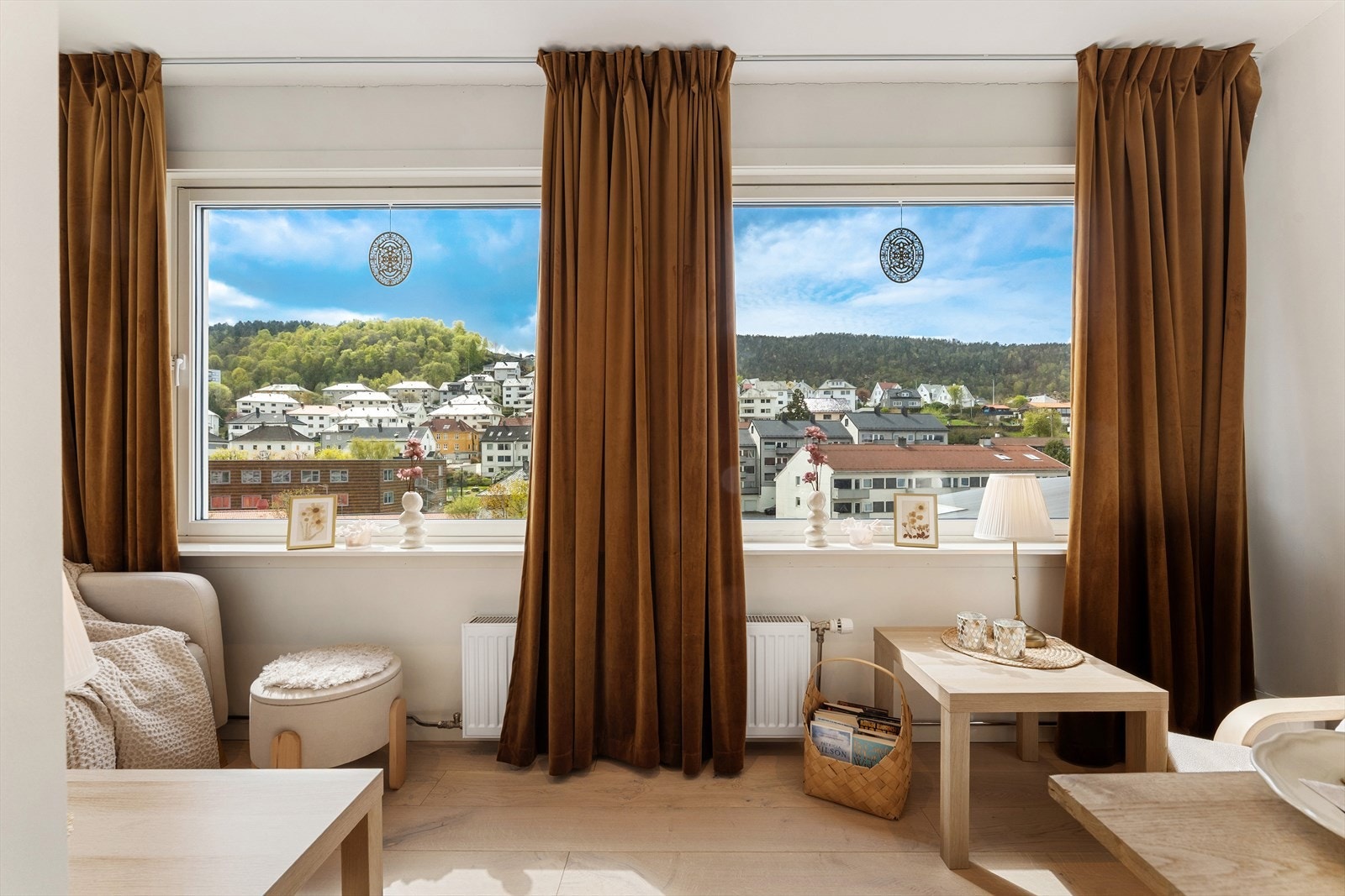 - Leiligheten ligger i byggets 8. etasje, herfra kan du nyte en fantastisk utsikt! - Galleribilde