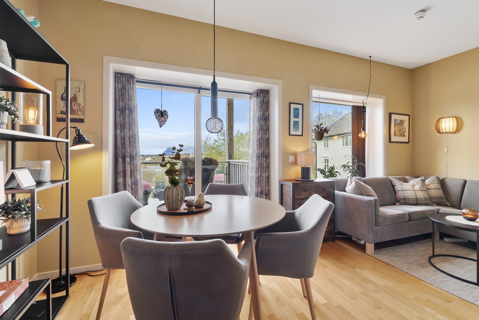 God plass til å møblere, og utgang til en hyggelig balkong. Galleribilde