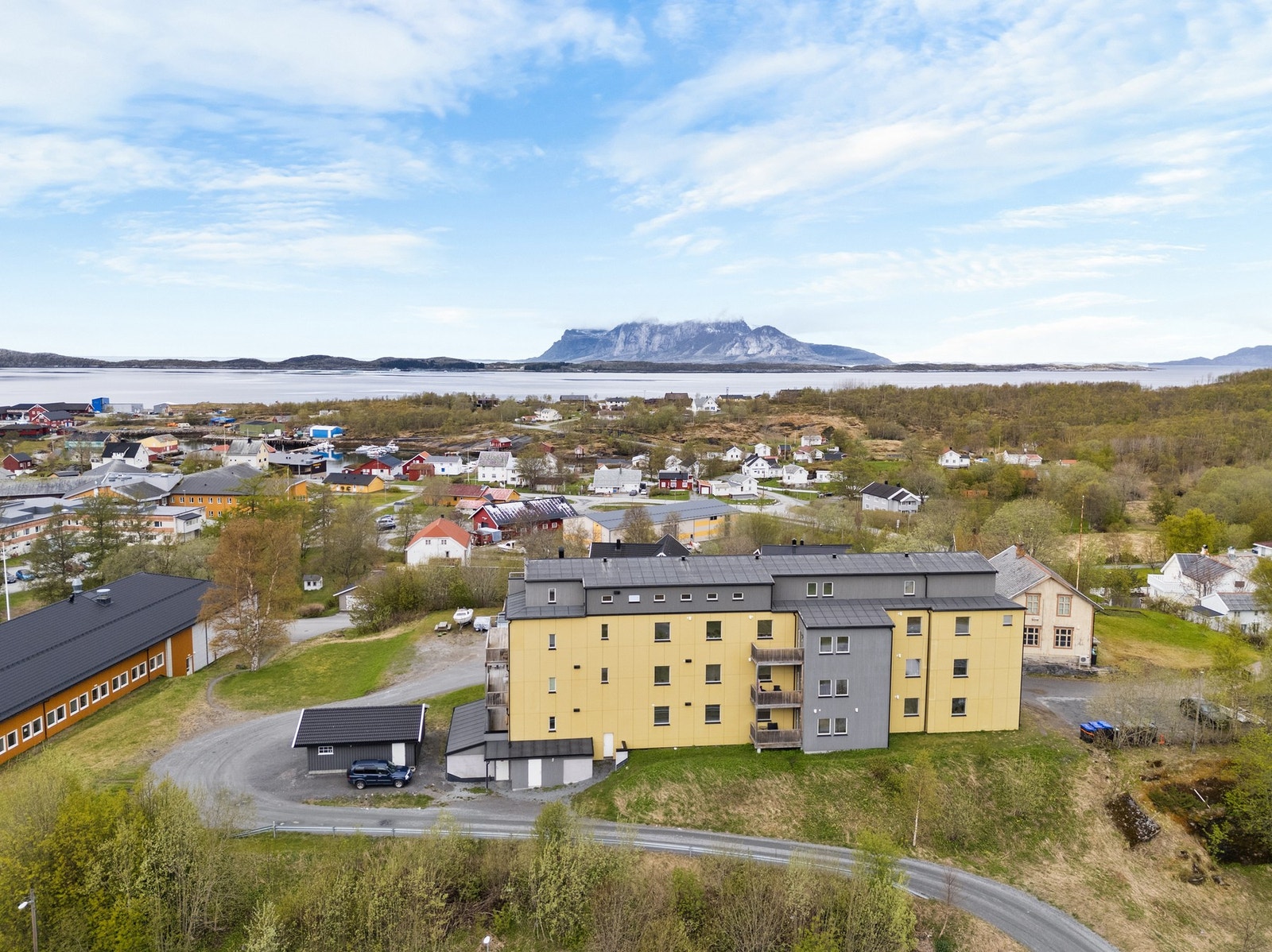 Sameiet har en flott beliggenhet med kort vei til daglige nødvendigheter. Galleribilde