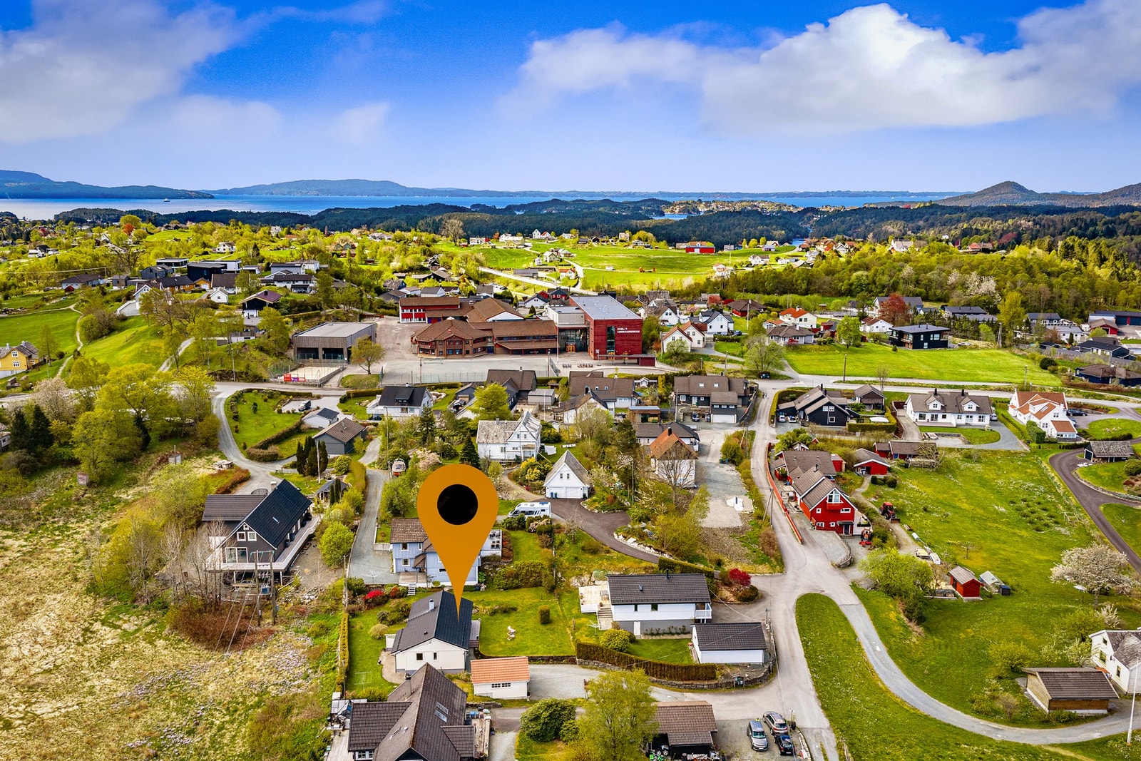 Lunde barneskole ligger bare 200 meter unna boligen. Galleribilde