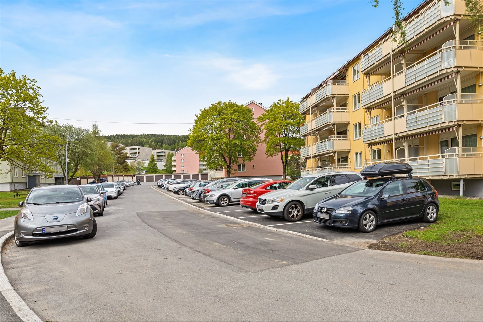 Gratis gateparkering er tilgjengelig i Øivinds vei. Galleribilde