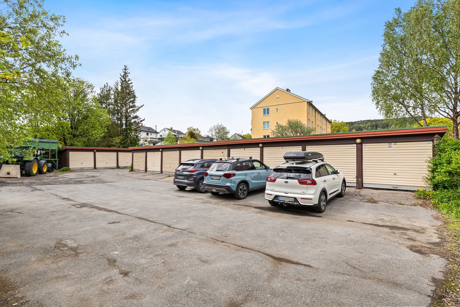 Det er mulighet for leie av garasjeplass i borettslaget etter venteliste. Galleribilde