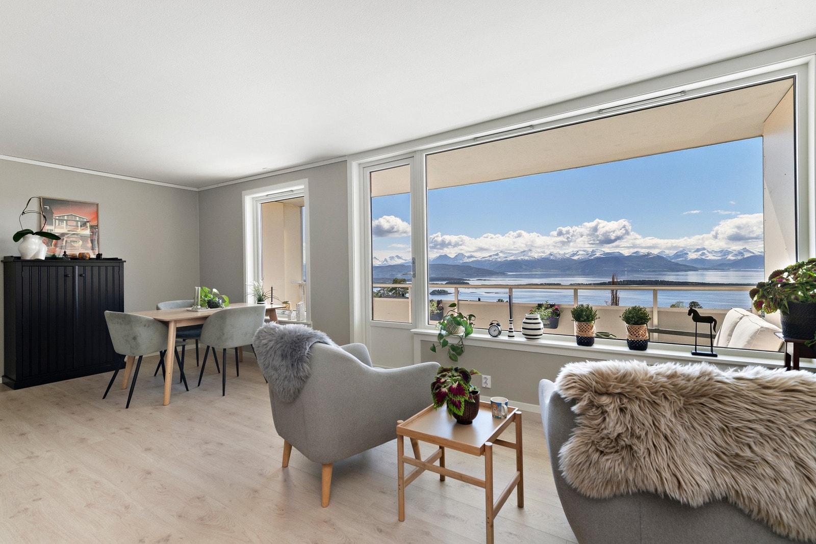 Leiligheten ble oppuset slik den fremstår i dag i perioden 2023-2024. Galleribilde