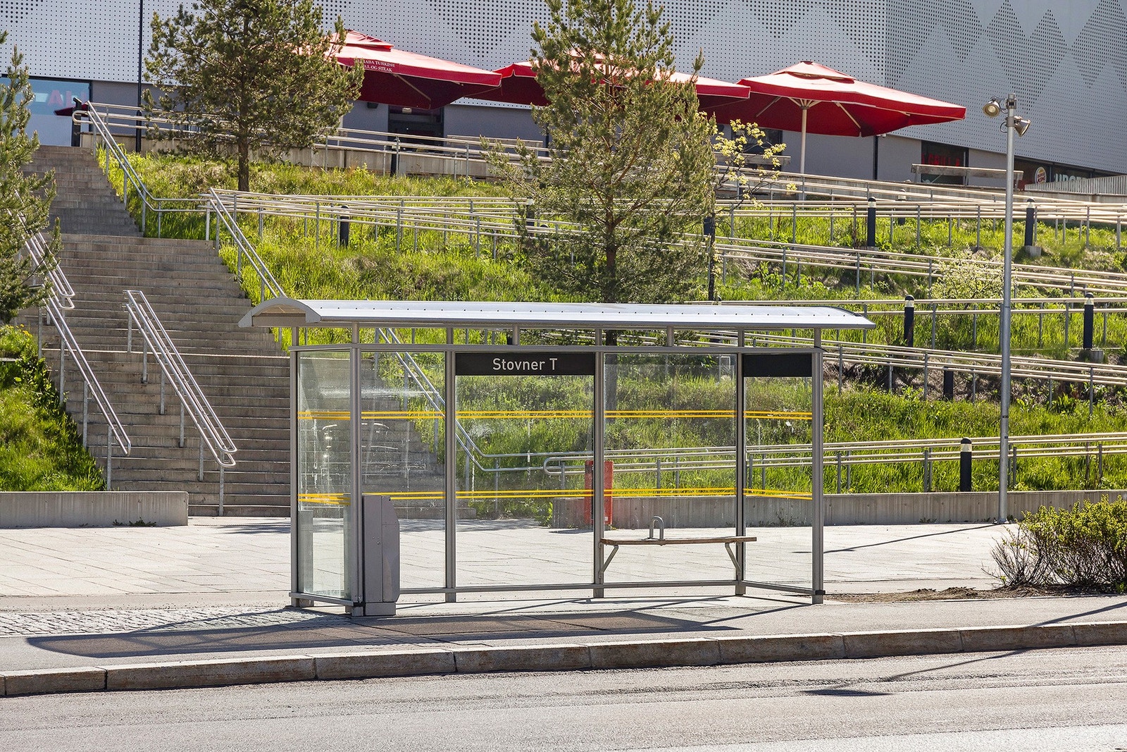 På Stovner er det gode kollektivforbindelser med buss og t-bane. Galleribilde