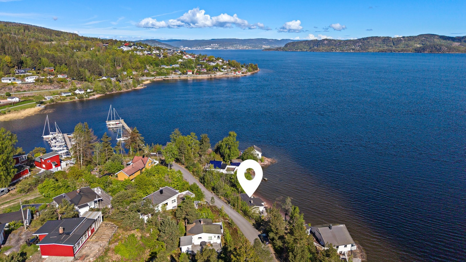 Det er ca. 20 minutters kjøring til Drammen, 35 minutter til Sandvika og 50 minutter til Oslo Galleribilde