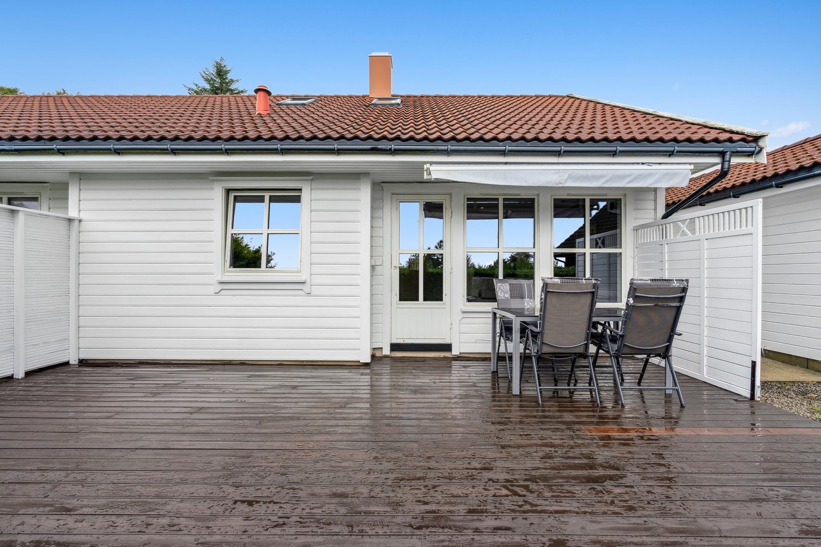 En herlig terrasse som er sør-vendt. Bilder tatt av Arnt Ove Skailand-Meinert v. Skailand Foto Galleribilde