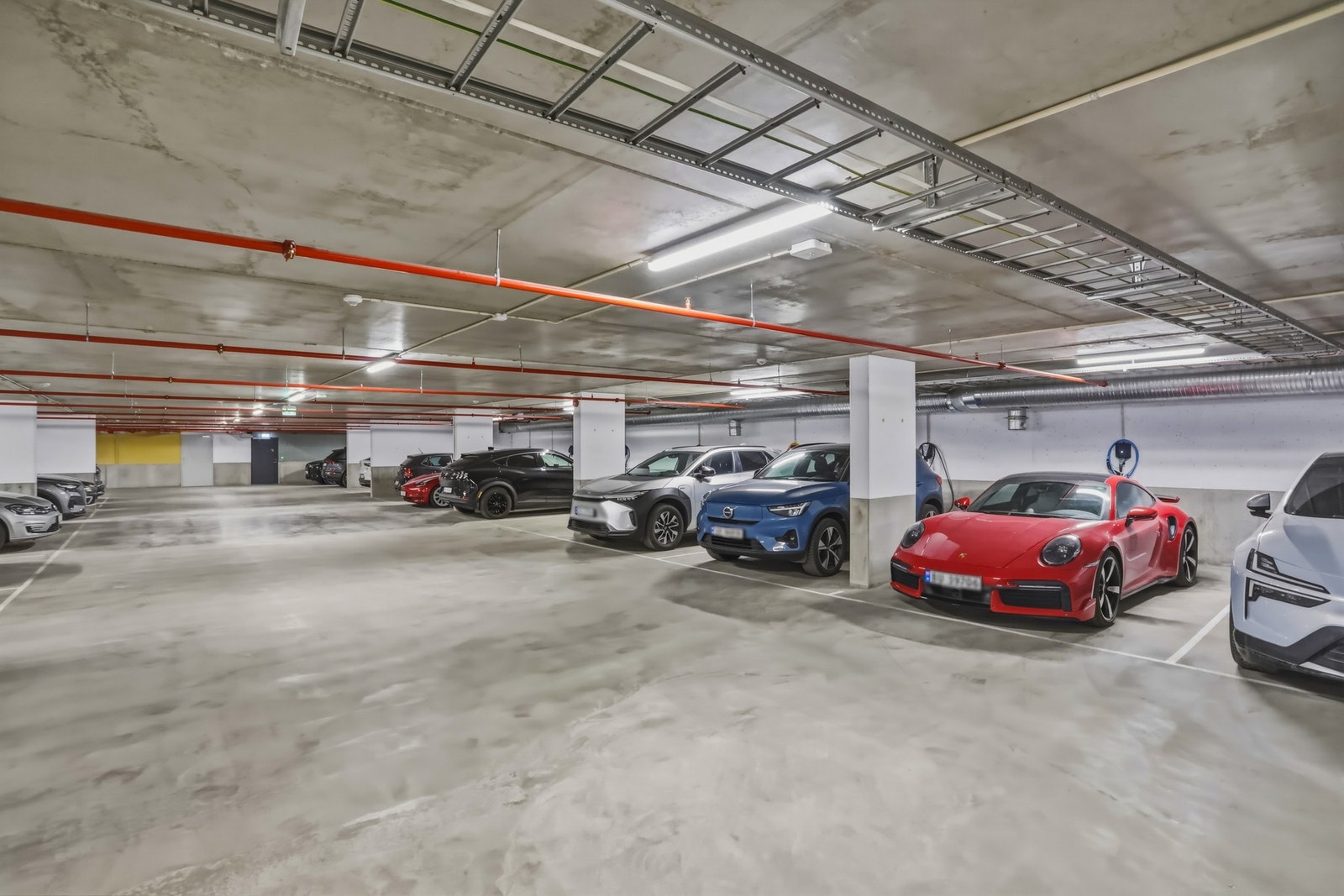 Med leiligheten følger 2 parkeringsplasser og sportsbod. Galleribilde