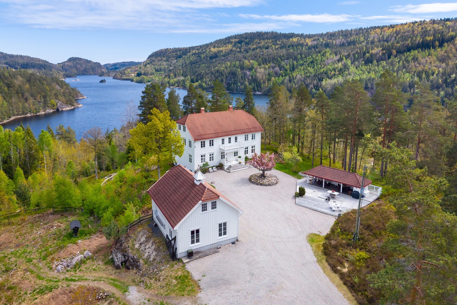 Velkommen til Hesnesveien 160 - presentert av Tinholt Eiendomsmegling. Galleribilde