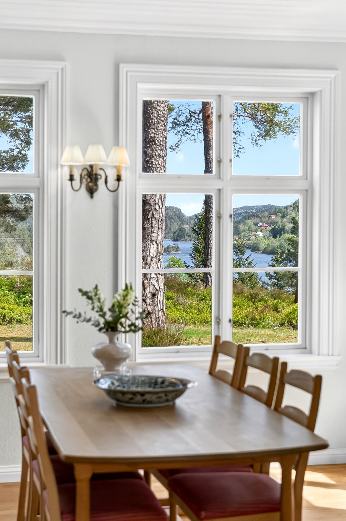Herlig utsikt fra spisestuen. Galleribilde