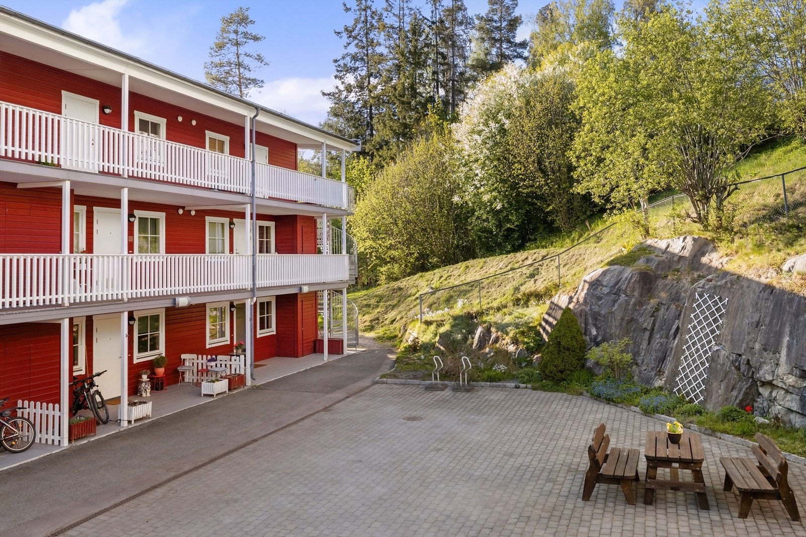 Leiligheten har adkomst fra bakkeplan Galleribilde