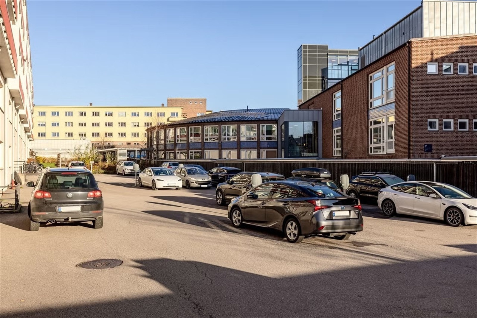 Felles parkering for sameiet - parkeringsplass kan leies etter venteliste. Galleribilde