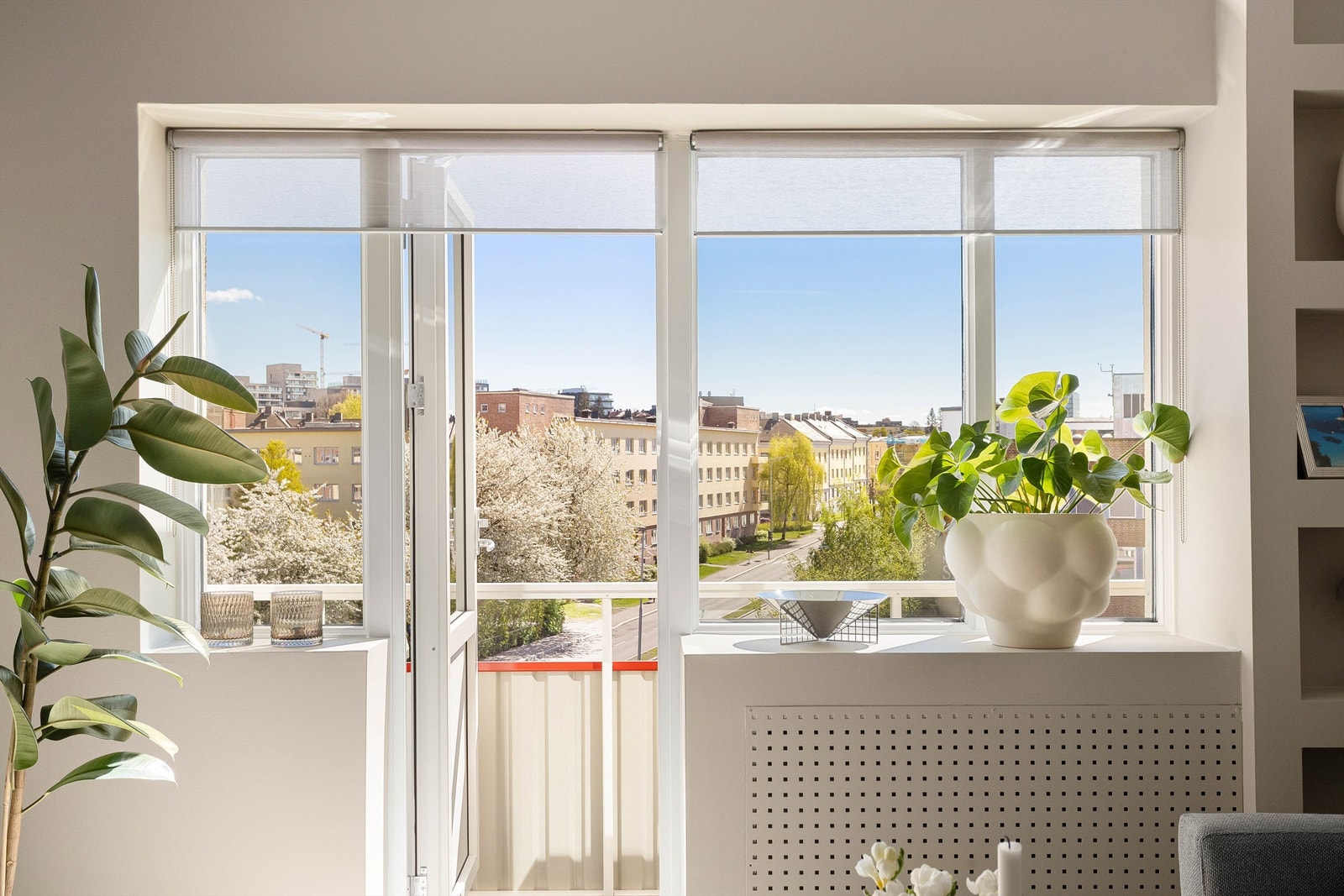 Leiligheten er gjennomgående, med gode lysforhold med flott utsyn og en luftig atmosfære.
Foto: Henrik Eriksen v/Fotostallen Galleribilde
