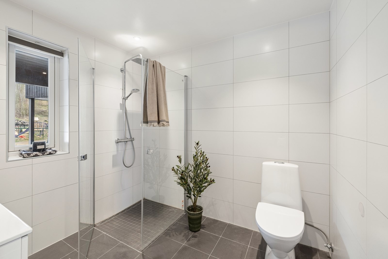 Begge badene er utstyrt med balansert ventilasjon. Galleribilde