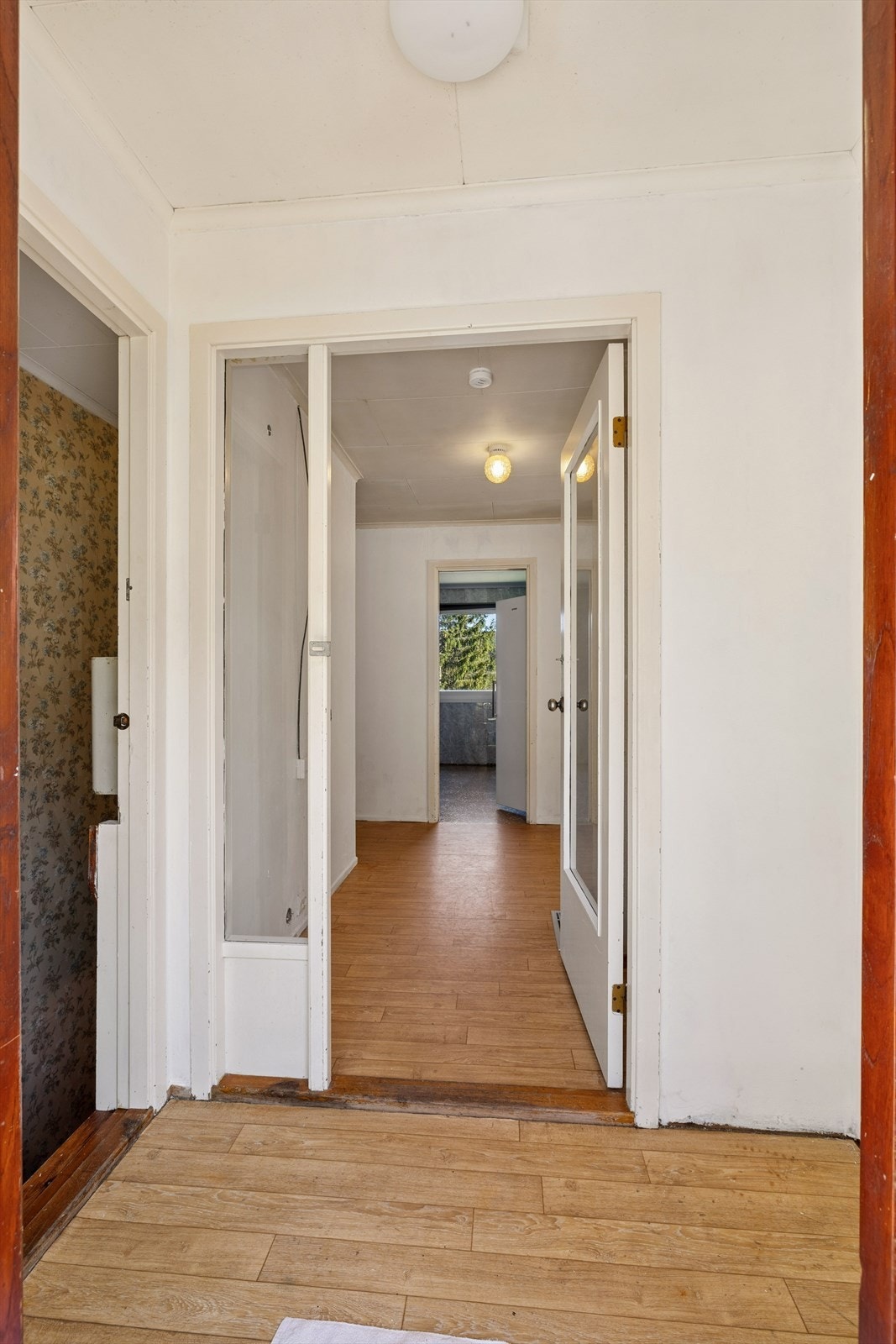 Gang som fordeler til soverommene og badet i hovedetasjen. Galleribilde