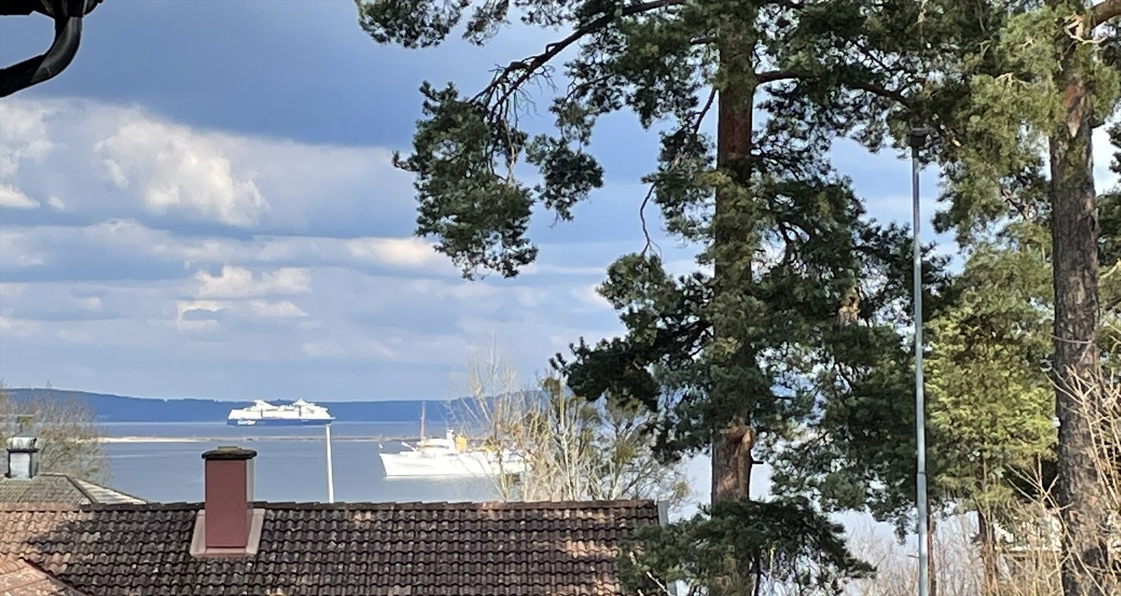 Foto tatt av selger. Utsikt fra terrassen. Galleribilde