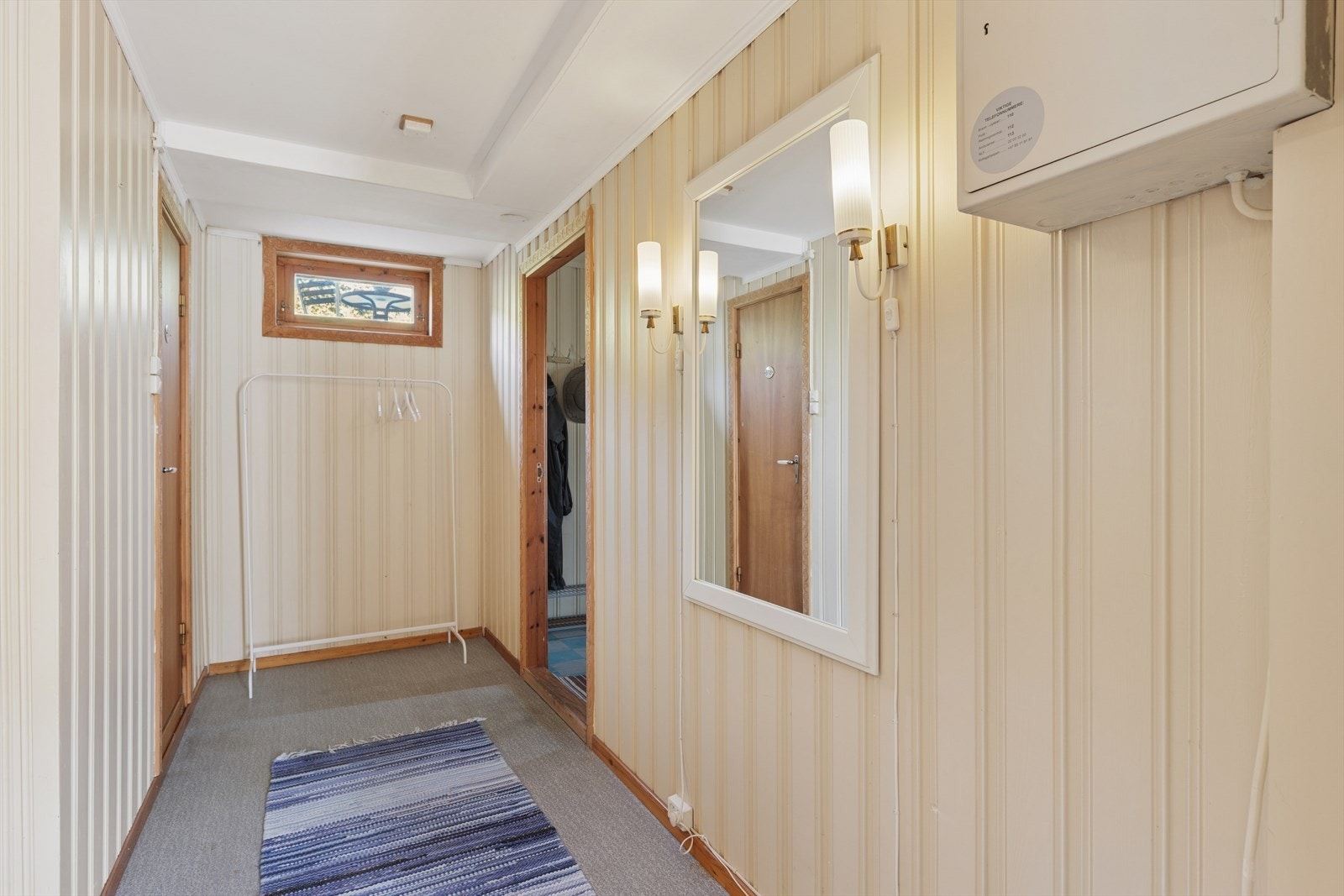 Utleiedelen har egen inngang fra utsiden, noe som sikrer privatliv for både leietaker og eier. Galleribilde