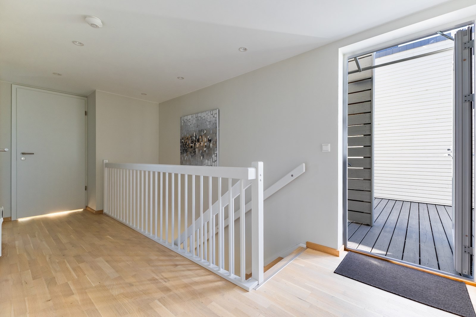 Fra gangen i andre etasje fører trappen opp til takterrassen. Galleribilde