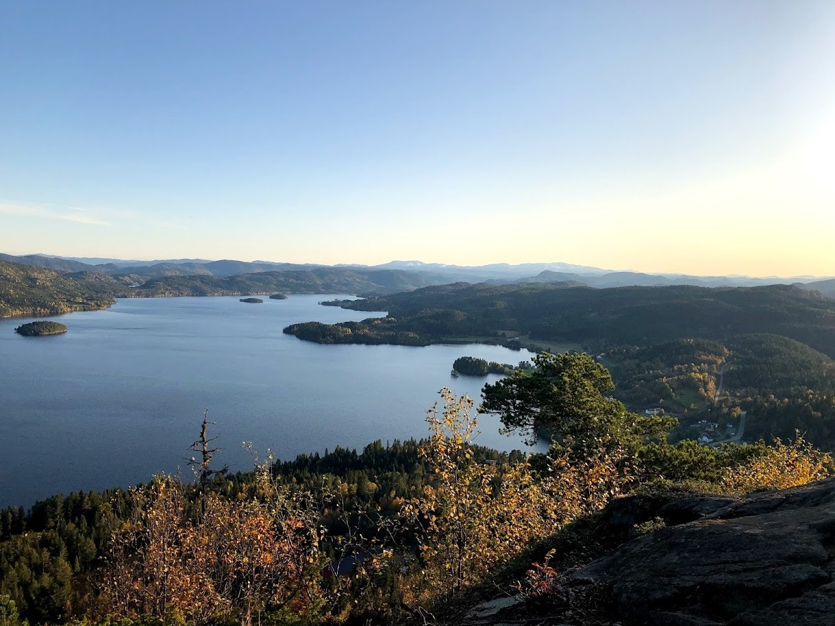 Isåskneppen er et yndet turmål fra eiendommen og byr på fantastsik utsikt Galleribilde