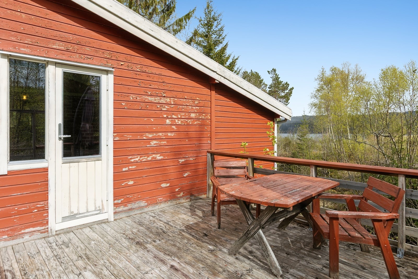Sør-/ vestvendt terrasse noe som er optimalt for gode solforhold Galleribilde