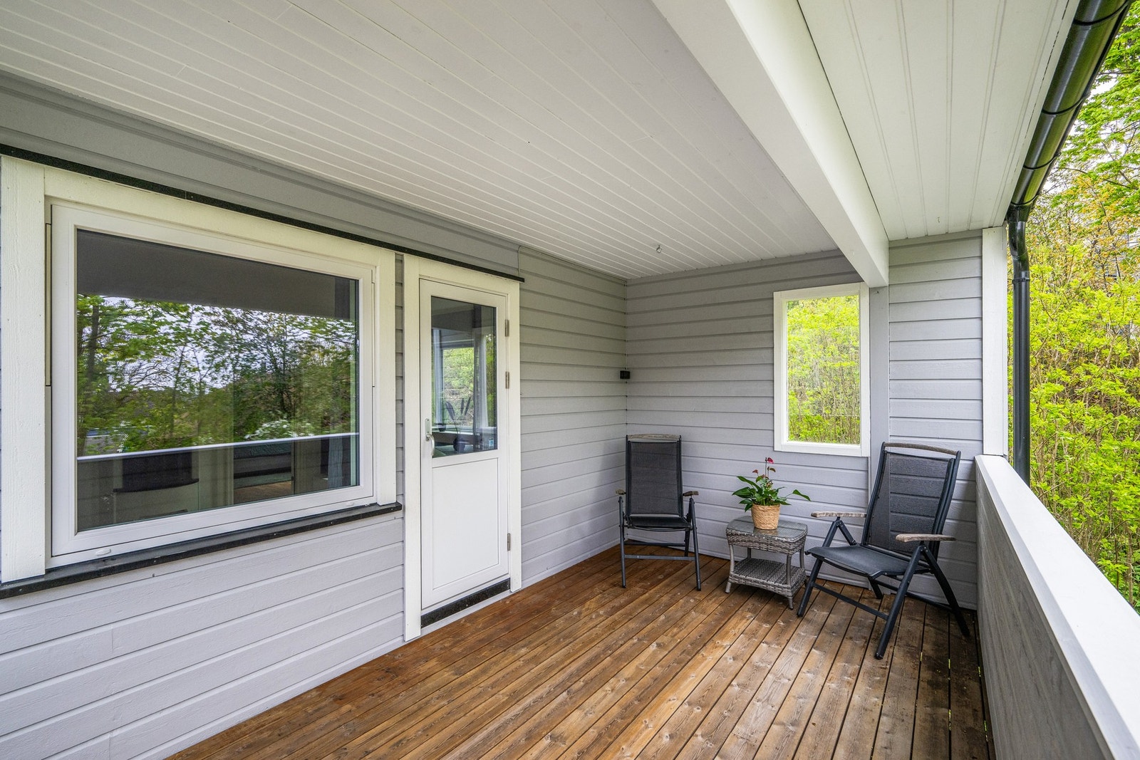 En stor og deilig balkong med gode solforhold Galleribilde