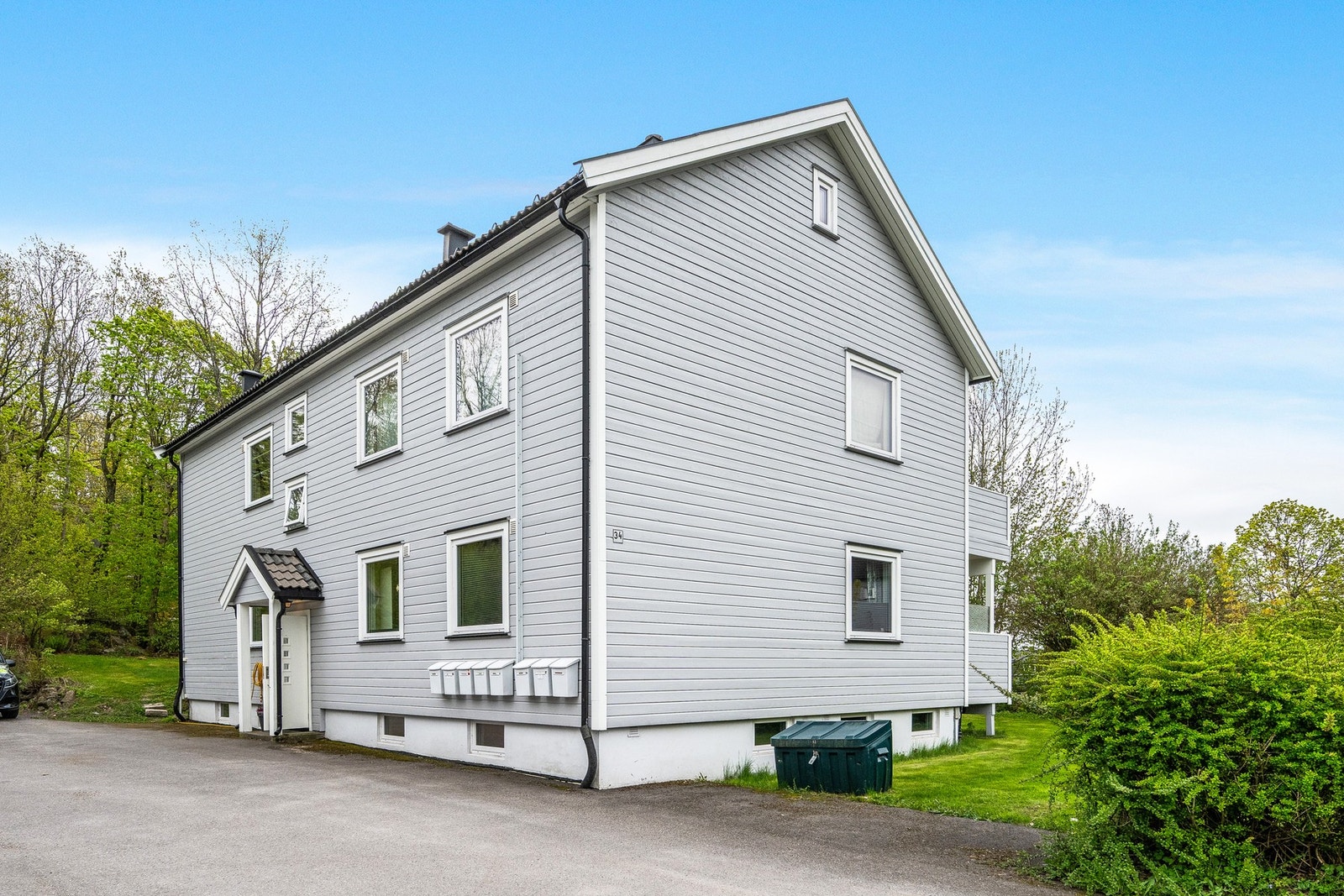 4-manns bolig - parkering rett utsiden av inngangsdøren - godt med bodplass Galleribilde