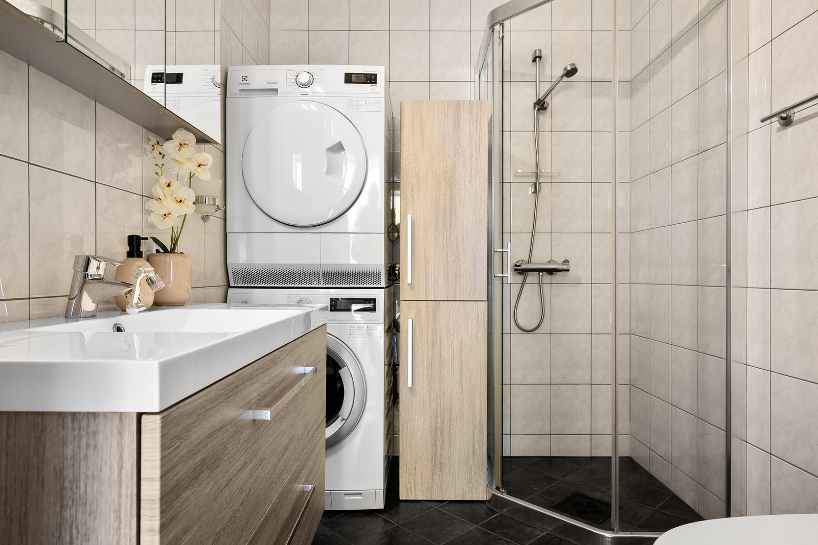 Badet ble oppgradert i 2021 med nye fliser og baderomsinnredning. Galleribilde