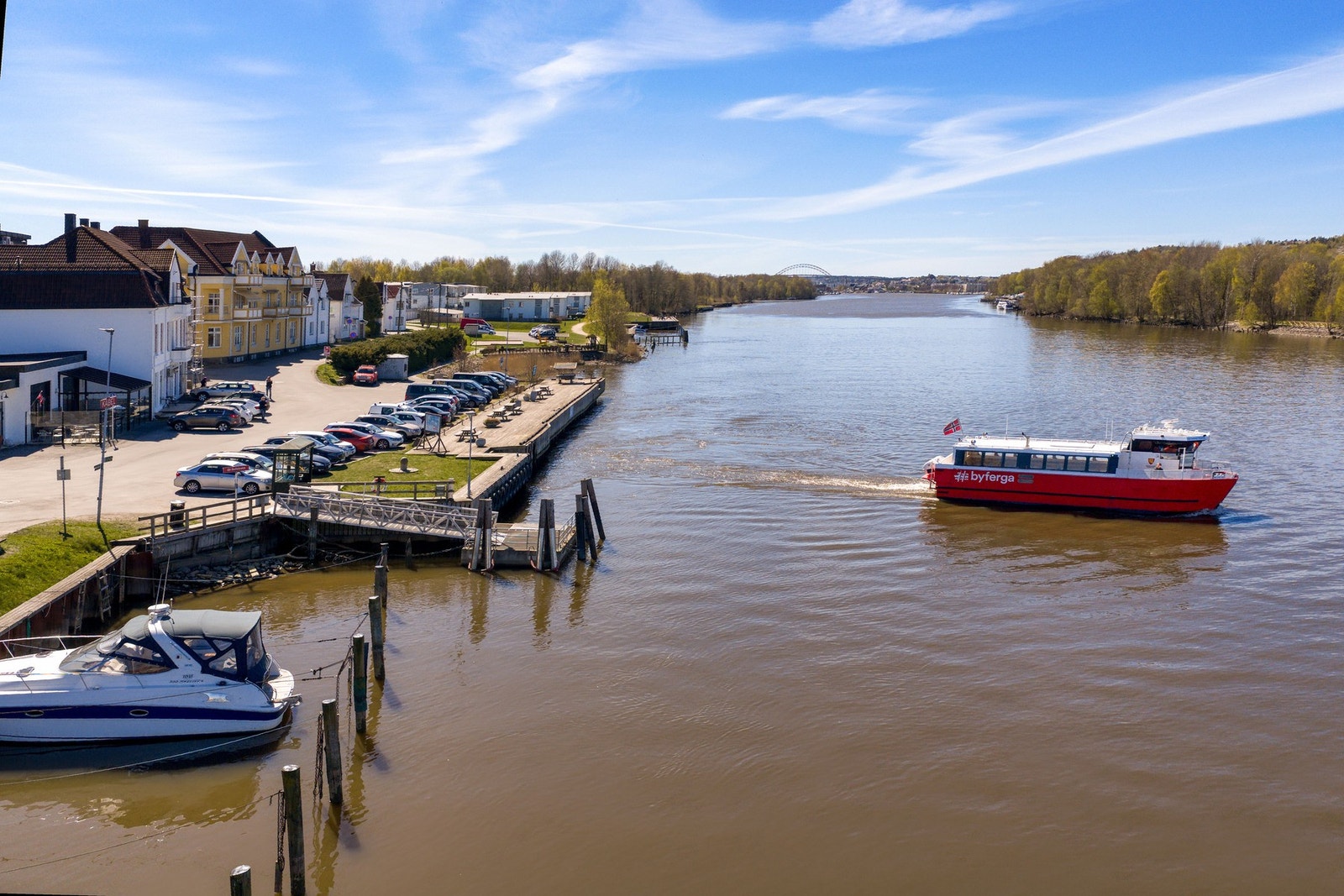 Du har fergeleie rett utenfor hvor overfarten til Lisleby tar ca 1 minutt. Galleribilde