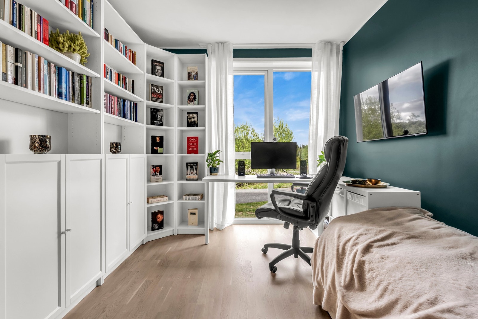 Stort og romslig soverom Galleribilde
