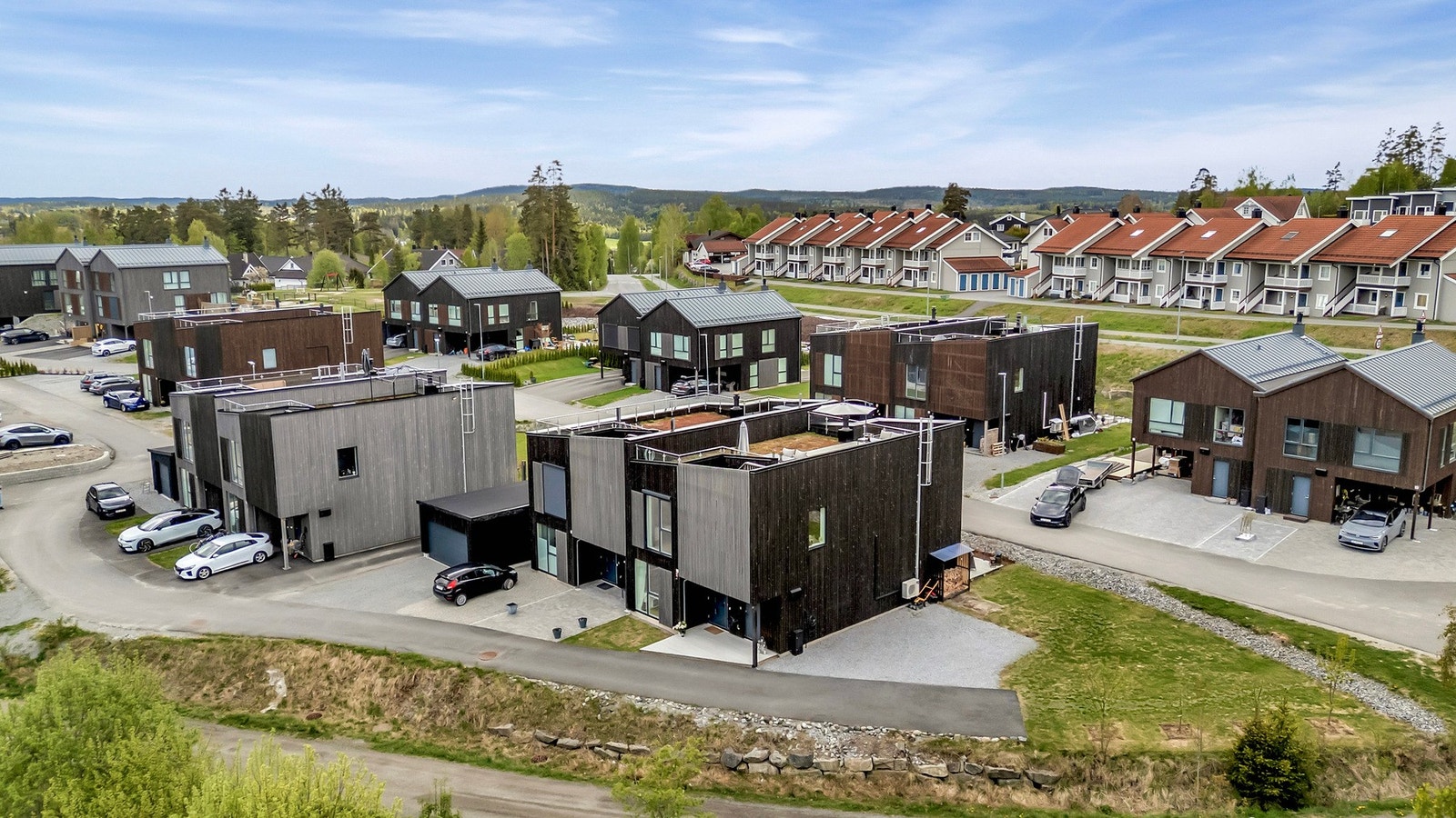 Området er fredelig og idyllisk, men i kort avstand fra tog som kun bruker 33 min inn til Oslo. Galleribilde