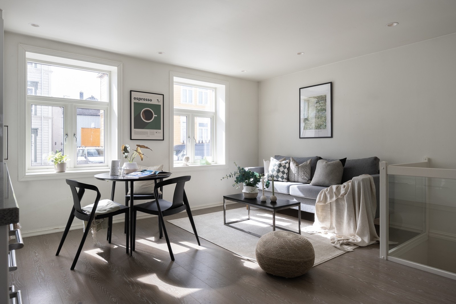 Velkommen til en meget lekker selveierleilighet på to plan med svært sentral beliggenhet på Møllenberg. Galleribilde