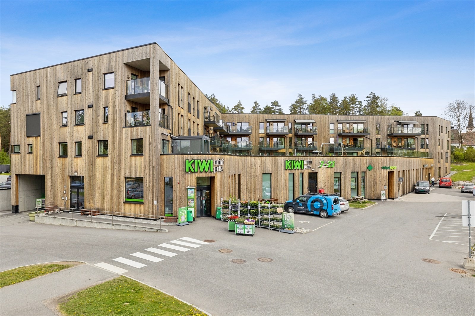 I bygningens første etasje finner du Kiwi og apotek, som gjør hverdagsinnkjøpene svært enkle. Galleribilde