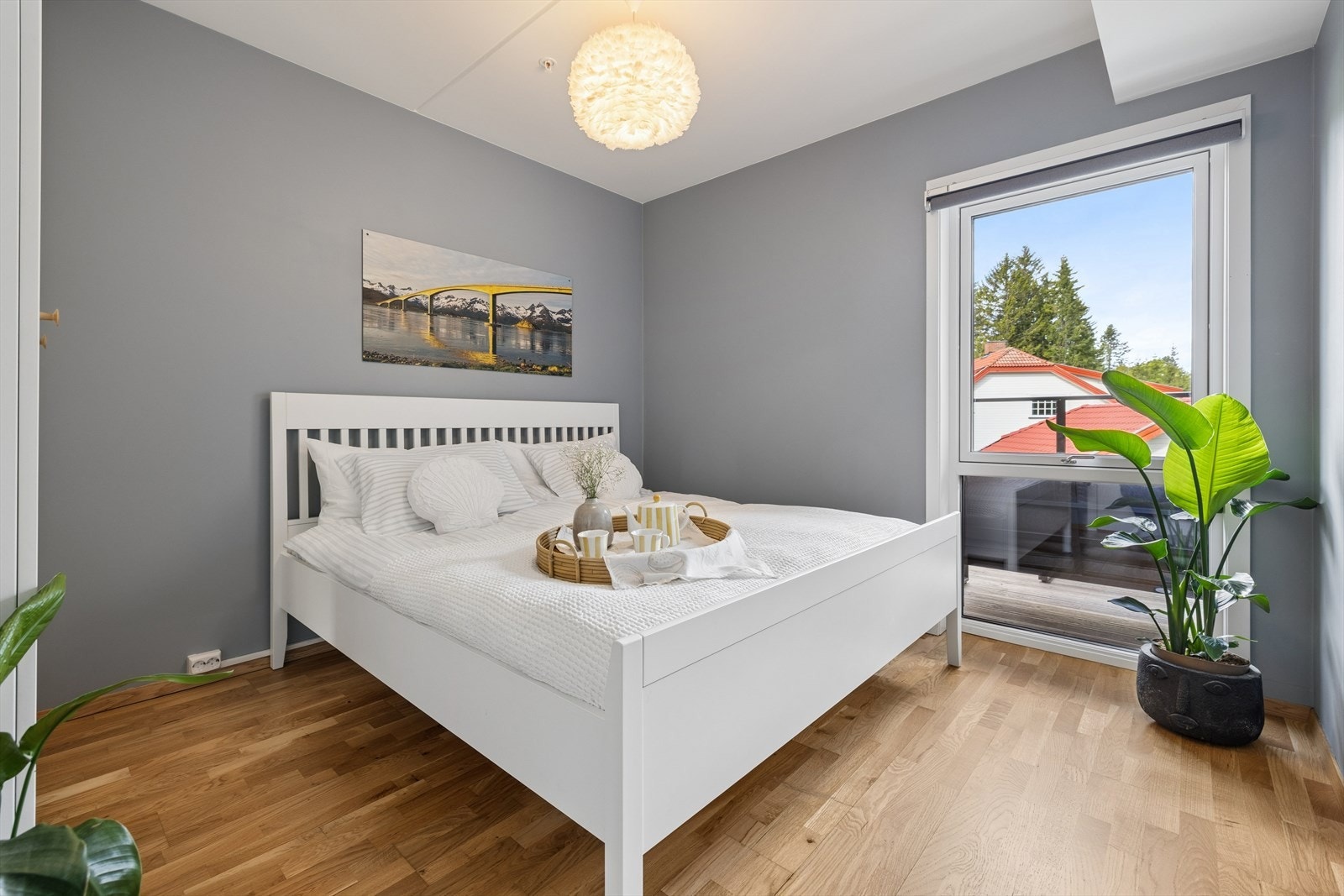 Videre byr leiligheten på to gode soverom. Galleribilde