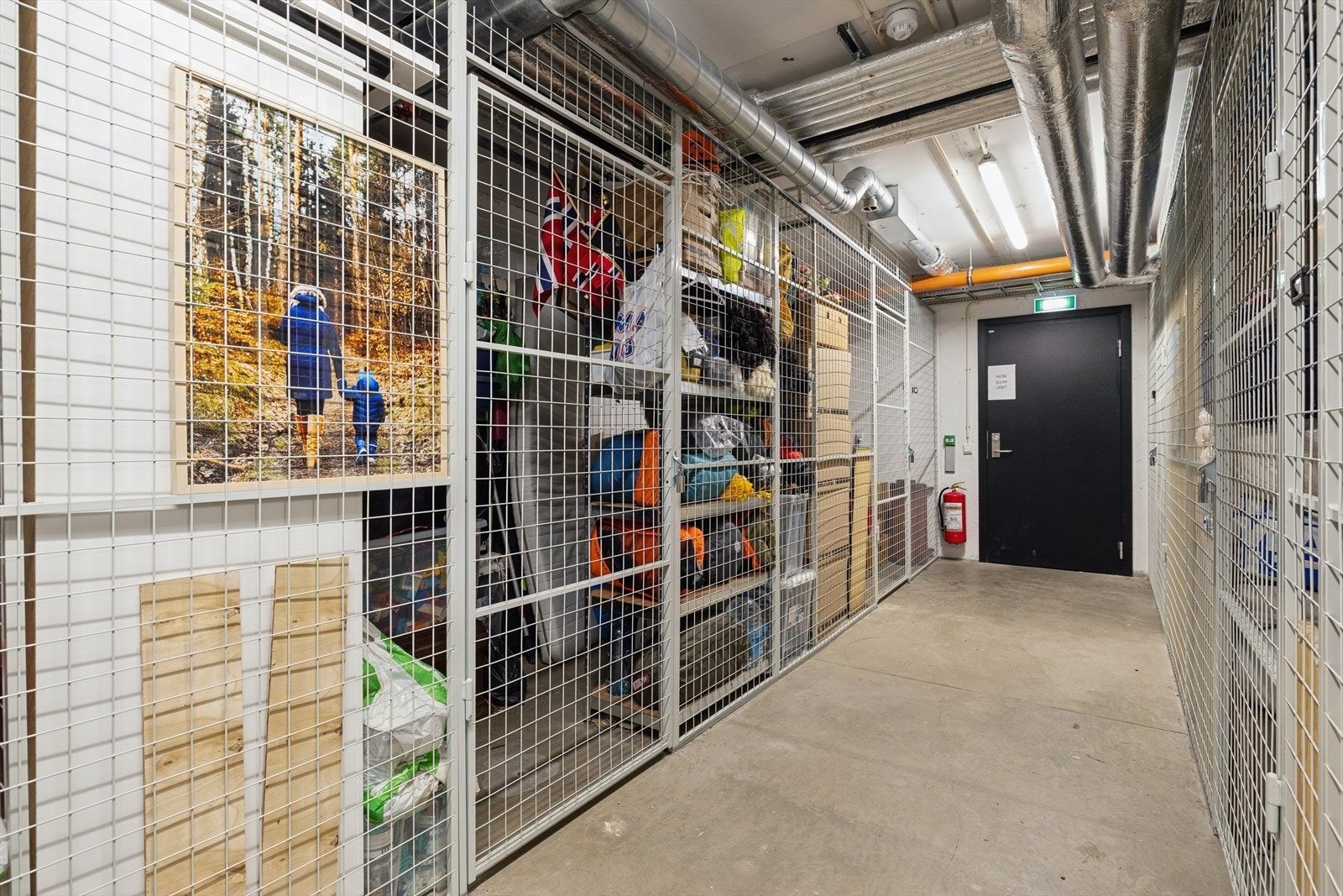 Leiligheten disponerer en sportsbod på ca. 5 m² i kjelleren. Galleribilde